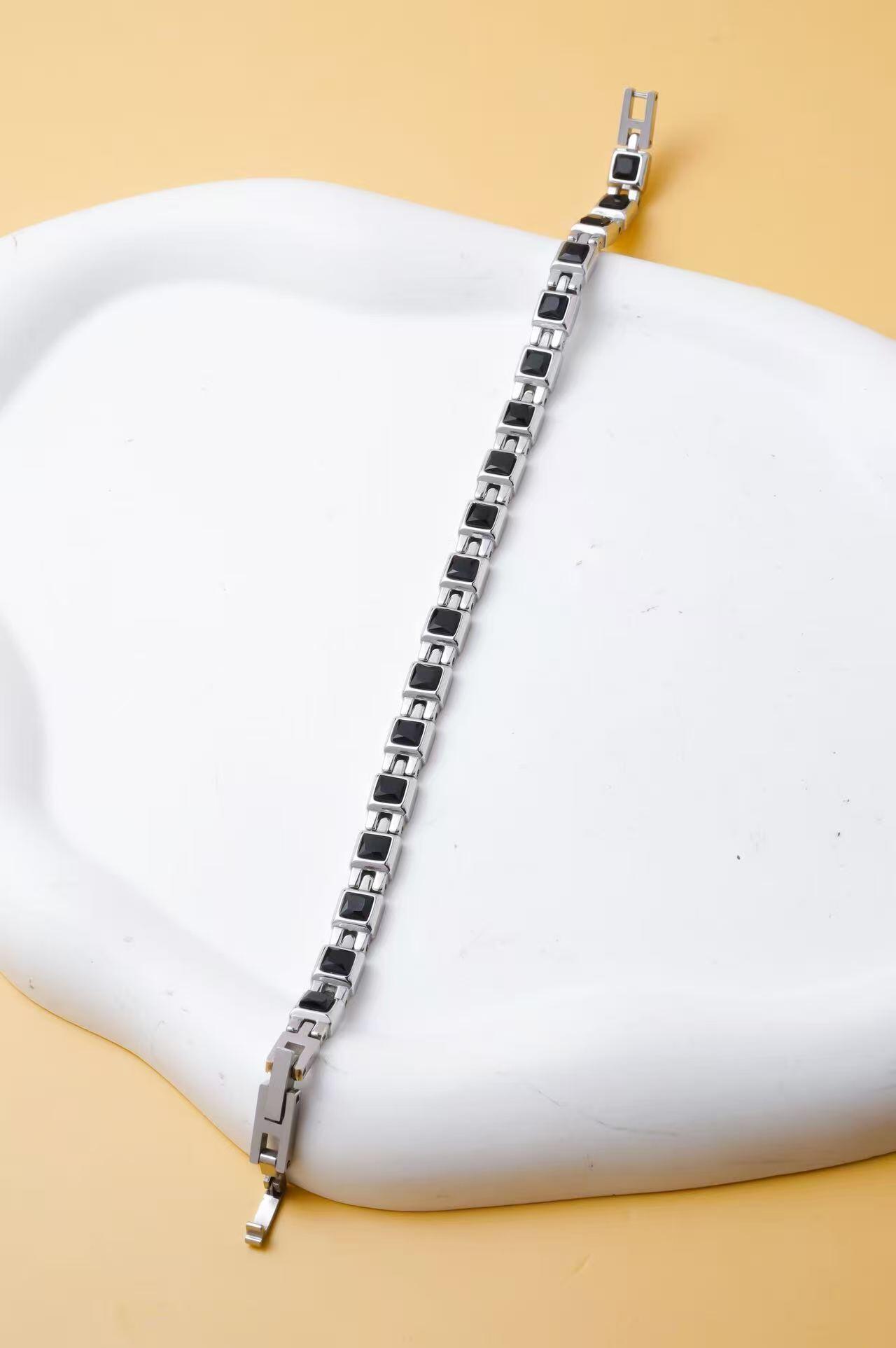 Grossiste Ceramik - Bracelet Mixte en Acier Inoxydable – Maillons Argentés & Pierres Noires