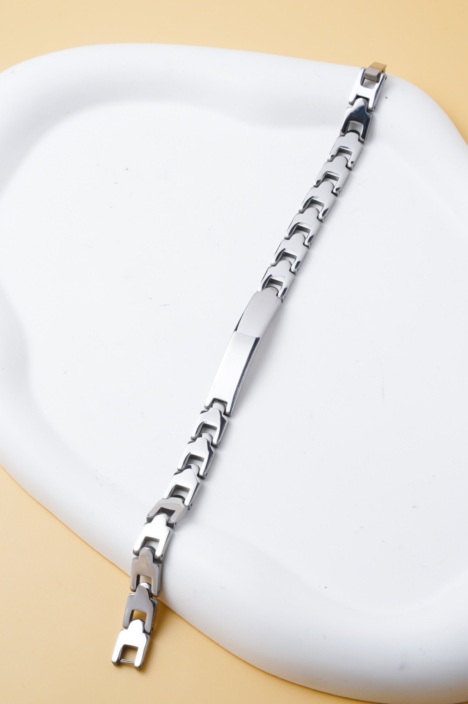 Großhändler Ceramik - Herrenarmband aus silbernem Edelstahl – Breites gebürstetes Geflecht, modernes und robustes Design