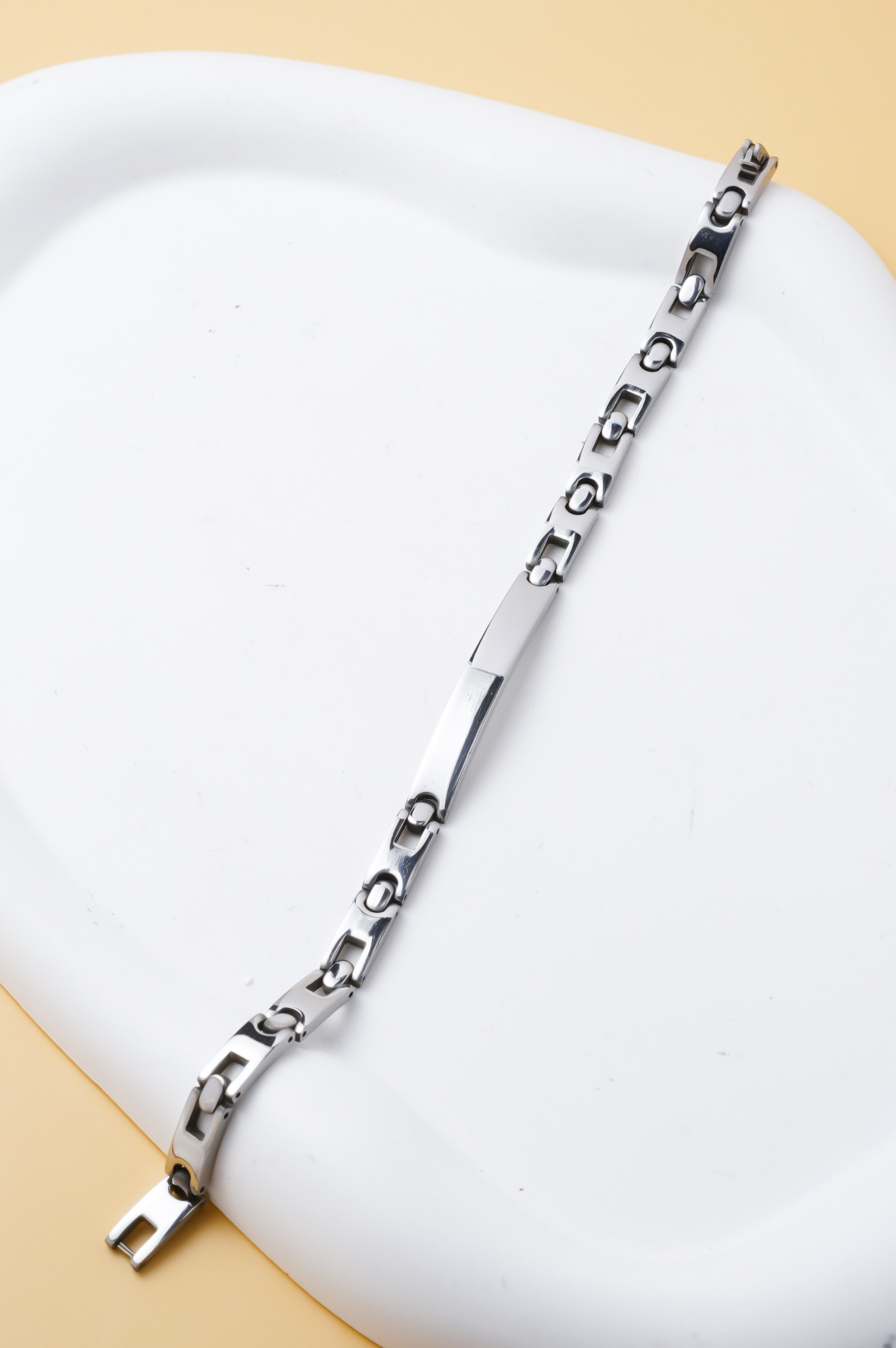 Mayorista Ceramik - Pulsera de hombre de acero inoxidable plateado – Malla ancha moderna con placa central lisa, estilo elegante