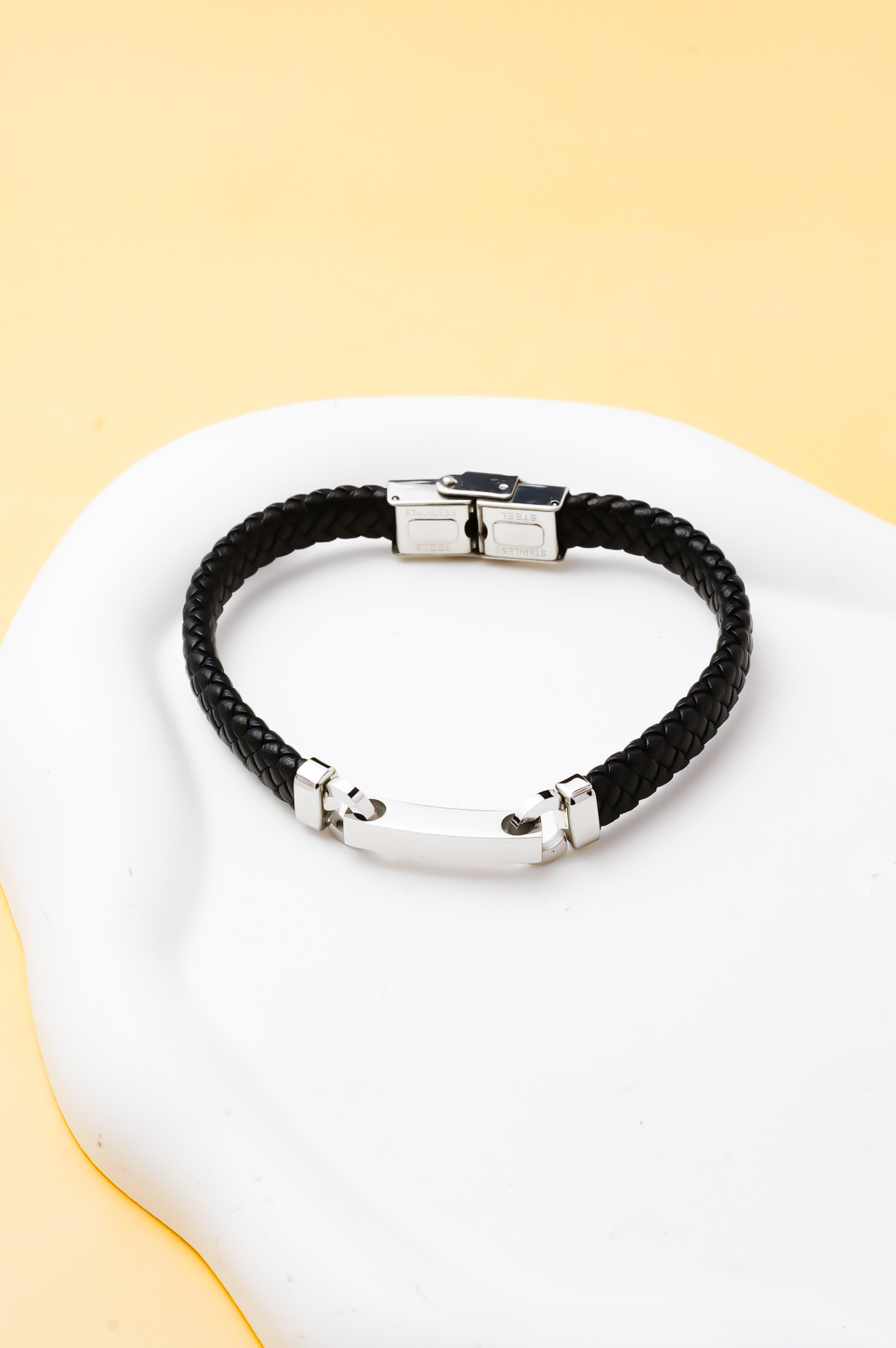 Grossista Ceramik - Bracciale Uomo in PU Intrecciato e Acciaio Inossidabile, Chiusura Magnetica, 20 cm