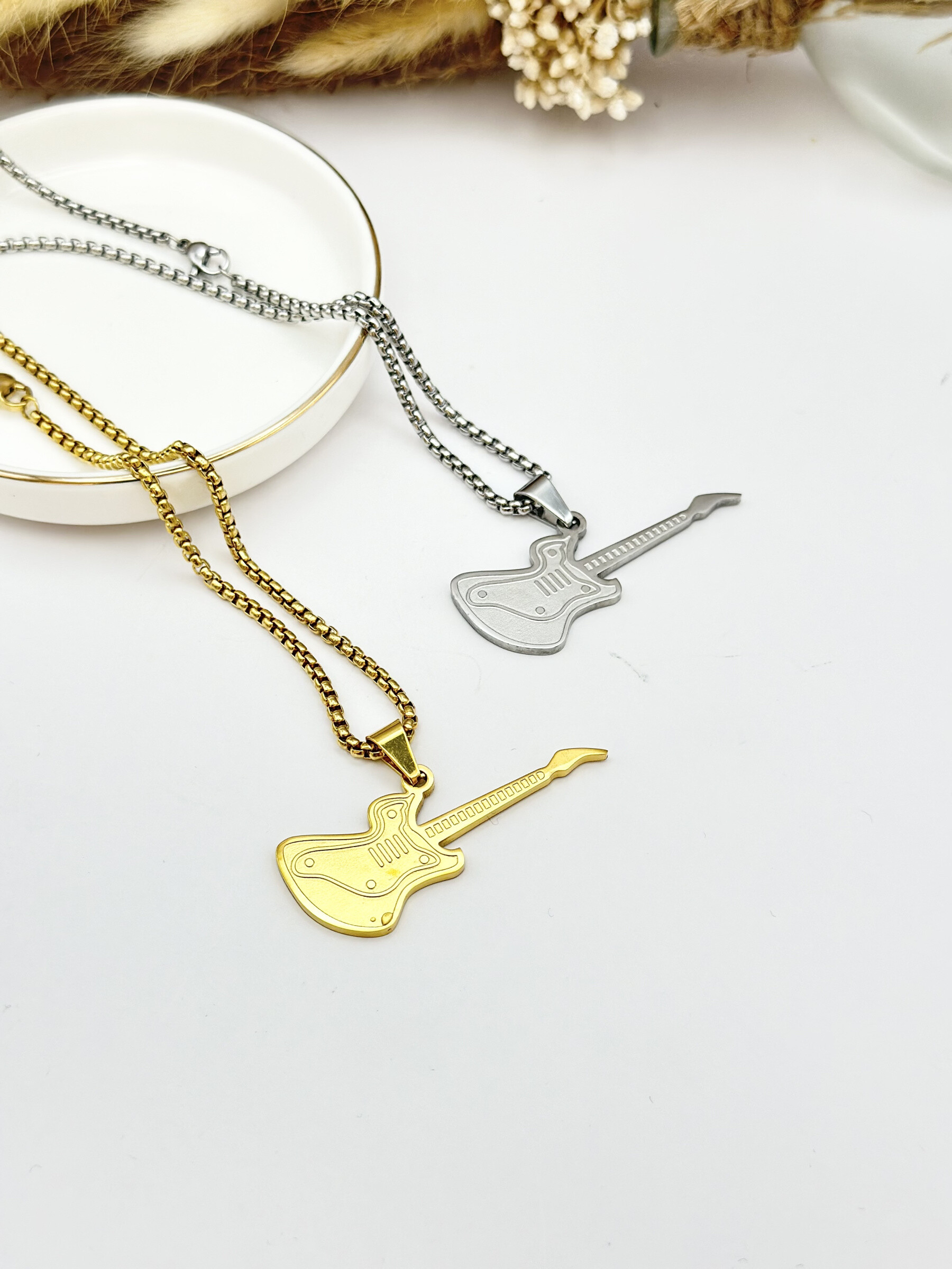 Grossiste Ceramik - Collier avec pendentif en acier inoxydable guitare