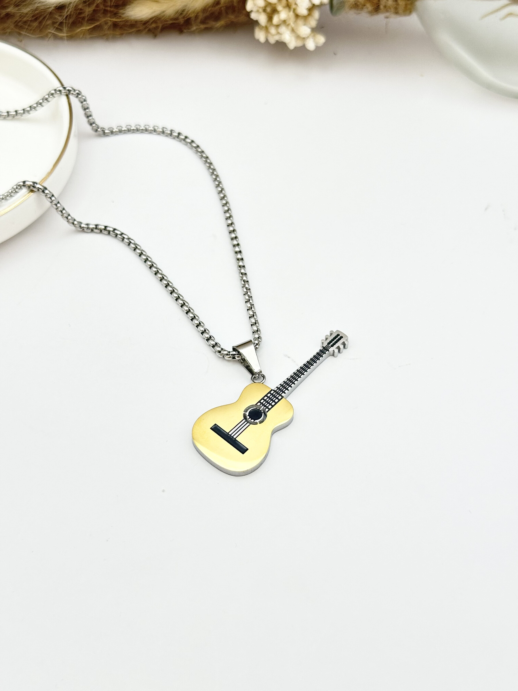 Grossiste Ceramik - Collier avec pendentif en acier inoxydable guitare