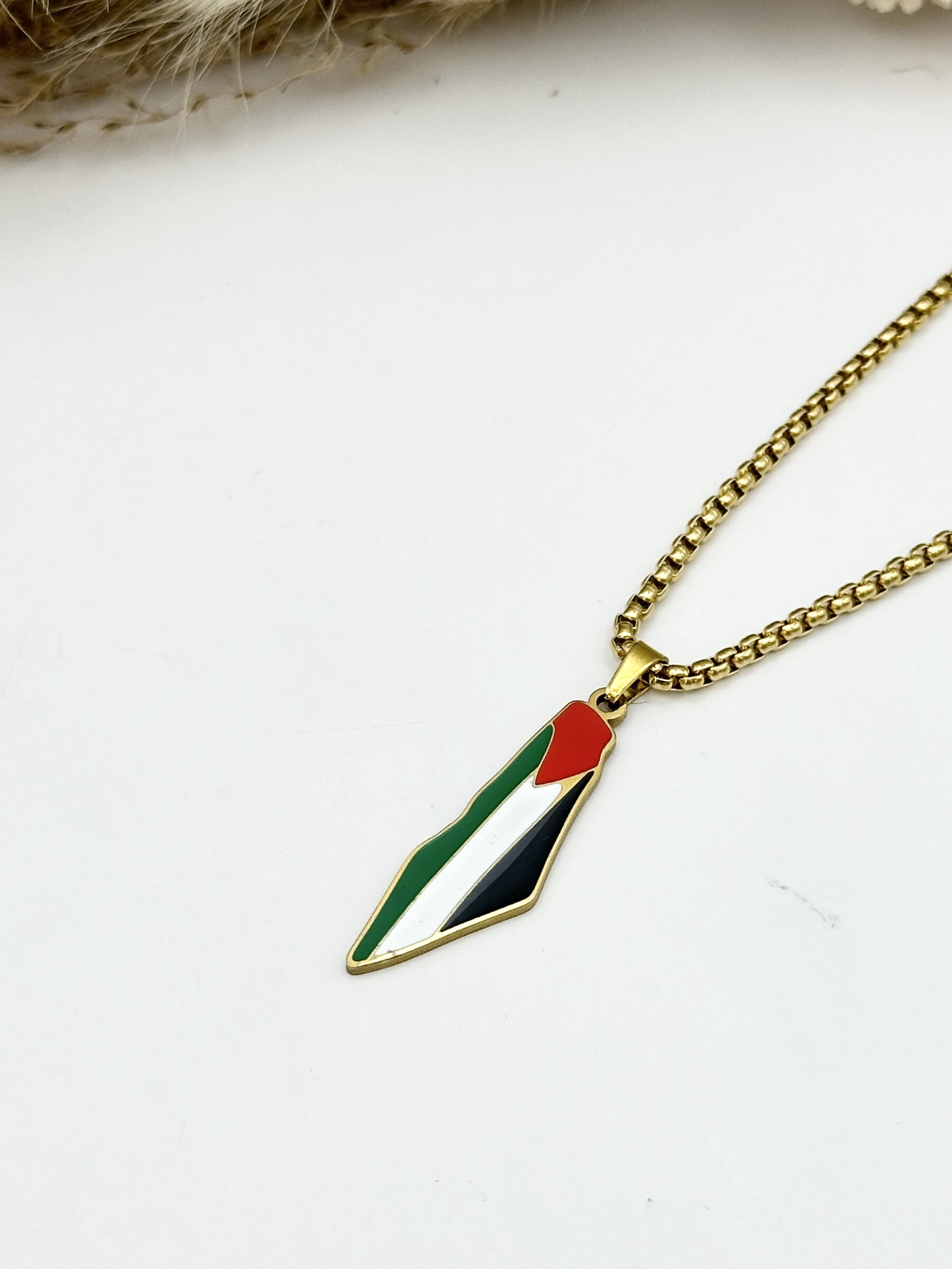 Wholesaler Ceramik - Stainless steel pendant necklace with Albania map