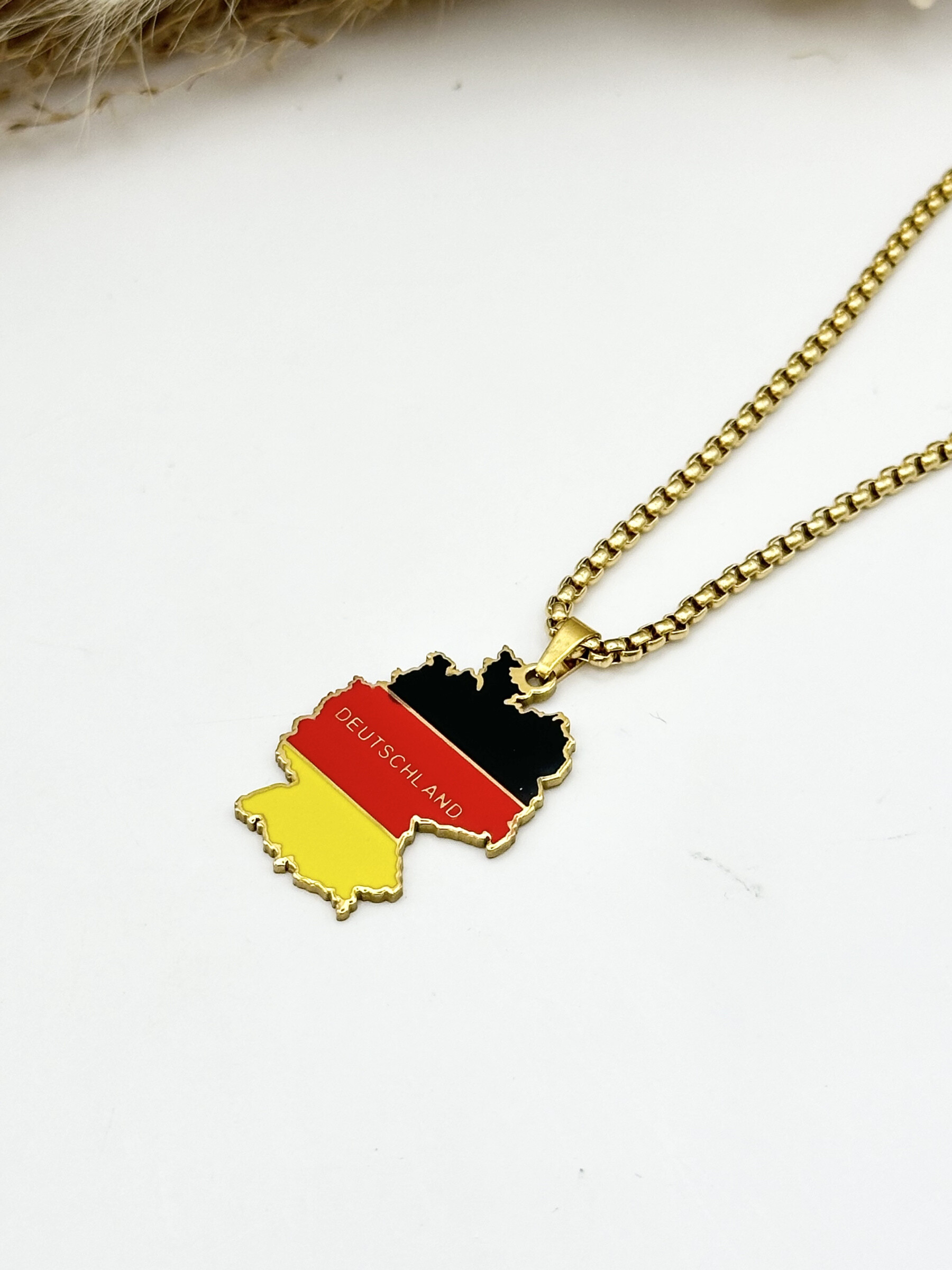 Wholesaler Ceramik - Stainless steel pendant necklace with Albania map