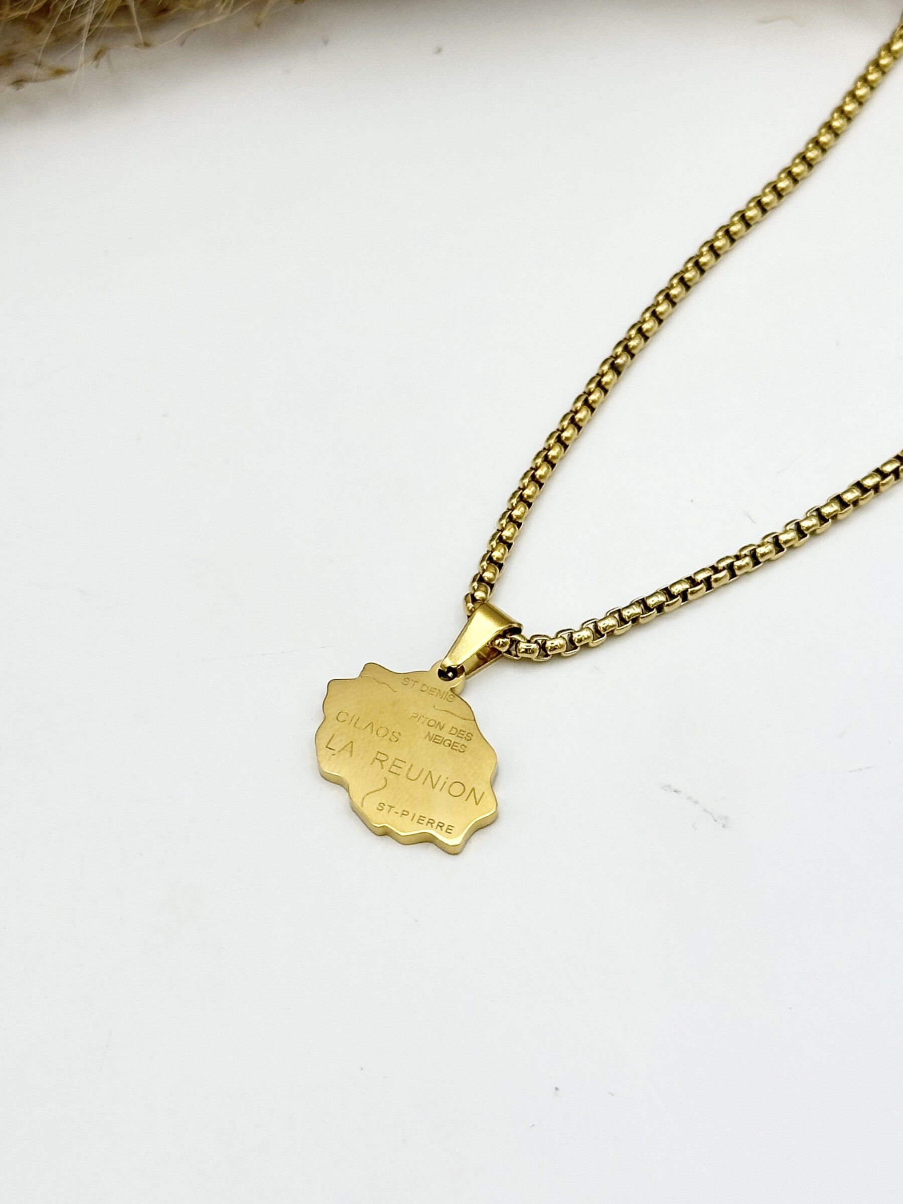 Wholesaler Ceramik - Stainless steel pendant necklace with Albania map
