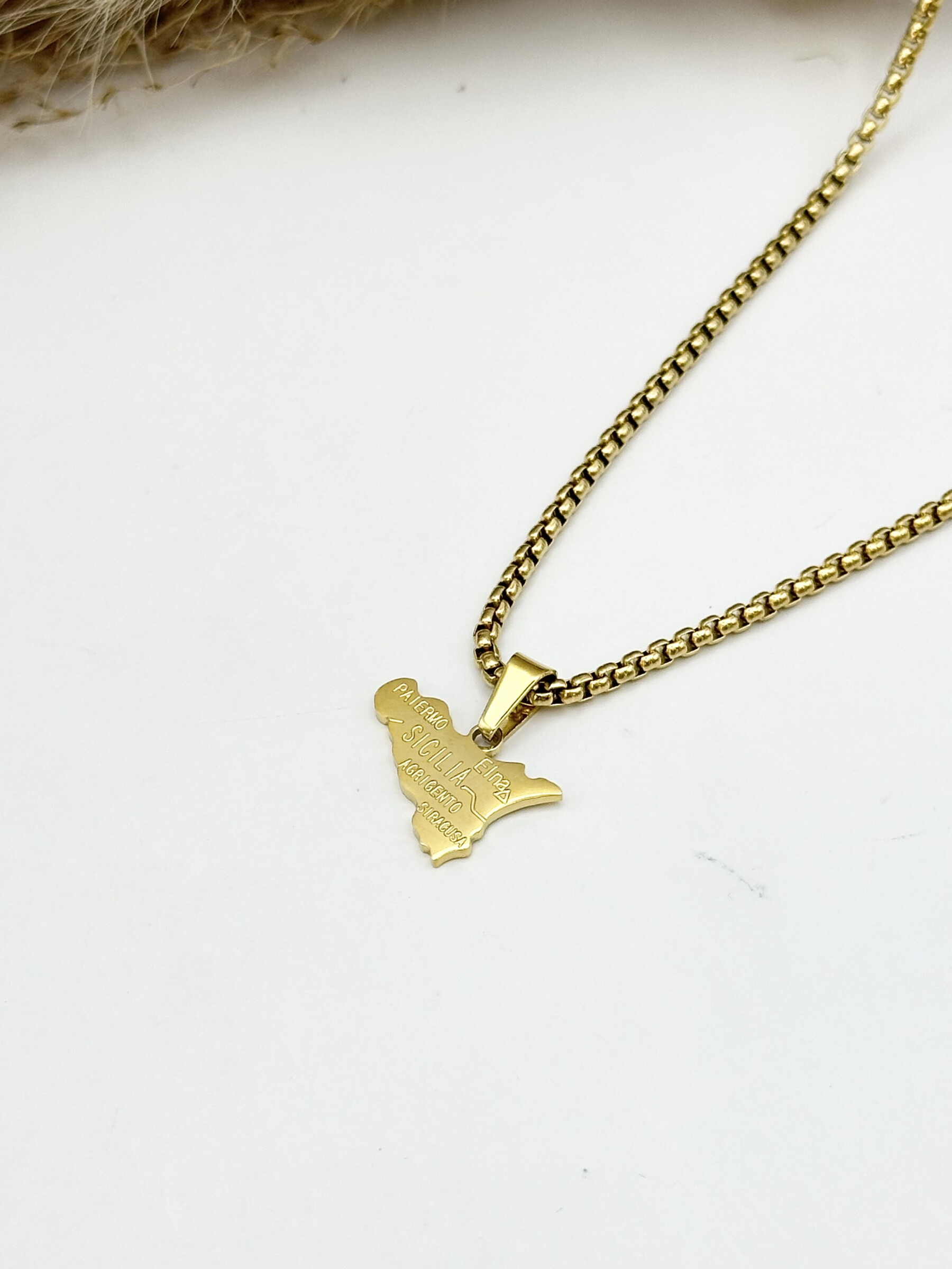 Wholesaler Ceramik - Stainless steel pendant necklace with Albania map