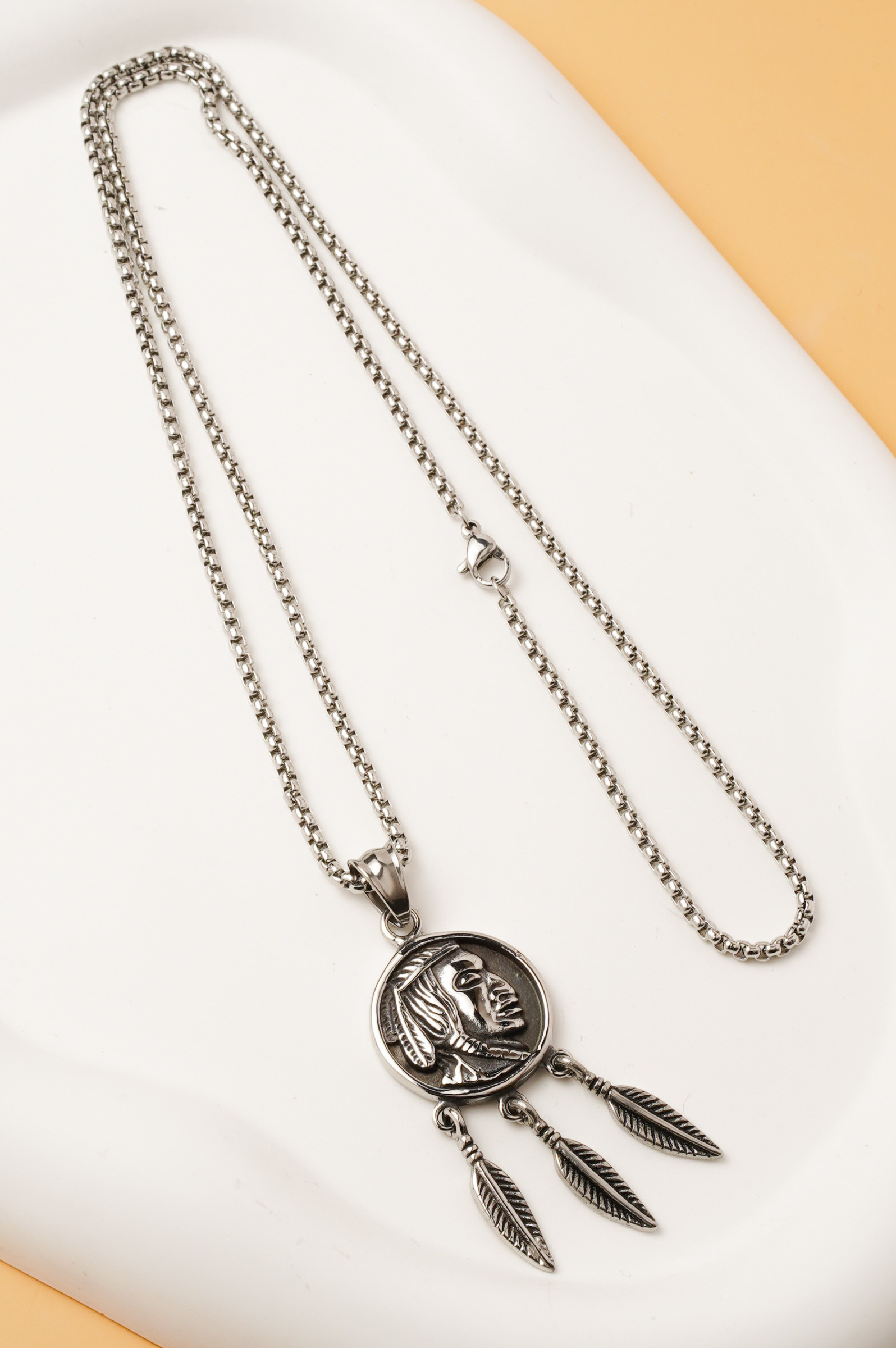 Wholesaler Ceramik - Men's Necklace – Native American Head & Feathers – 55 cm (pendant 5.5 cm)