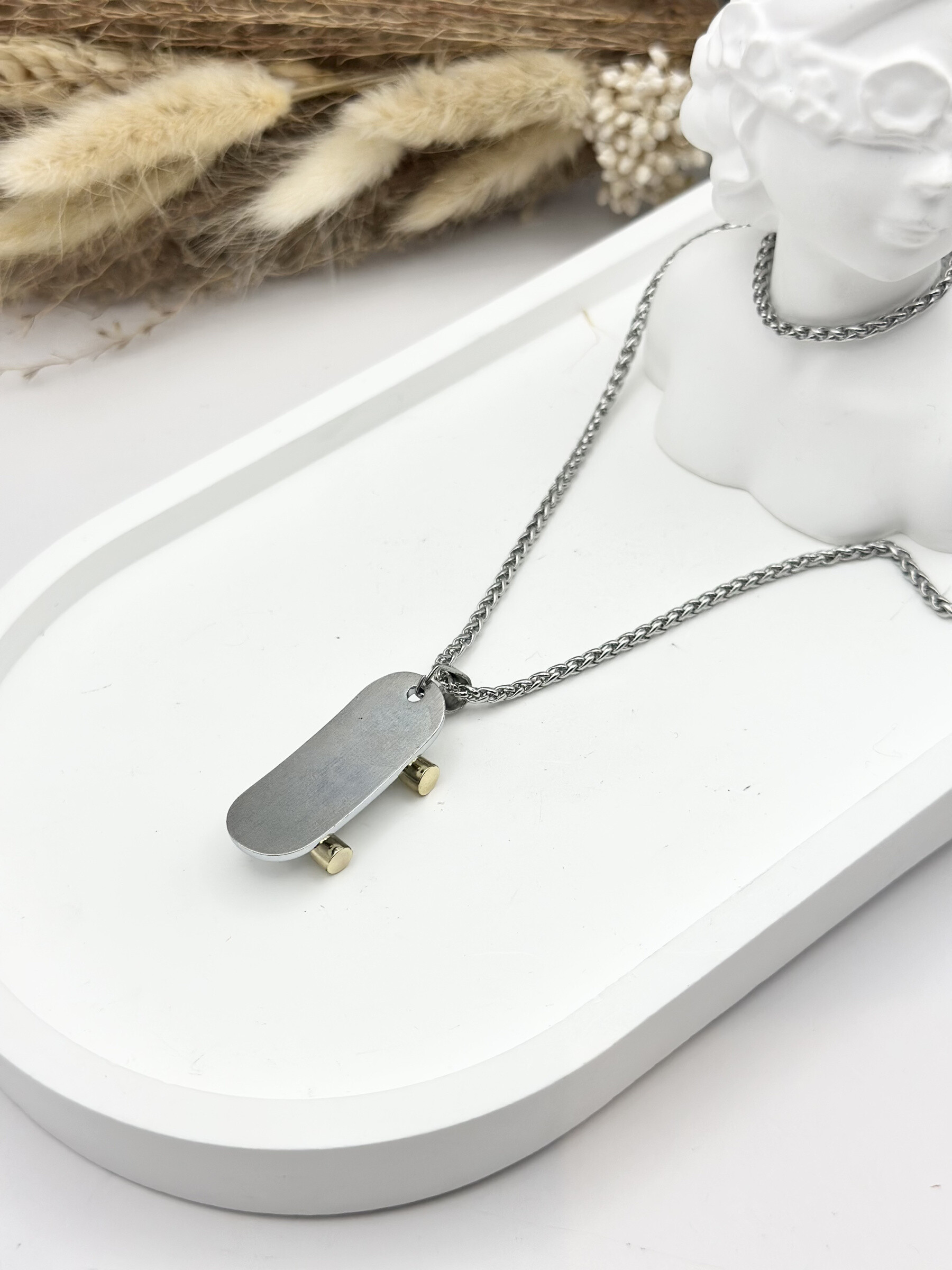 Grossiste Ceramik - Collier avec pendentif en acier inoxydable skateboard