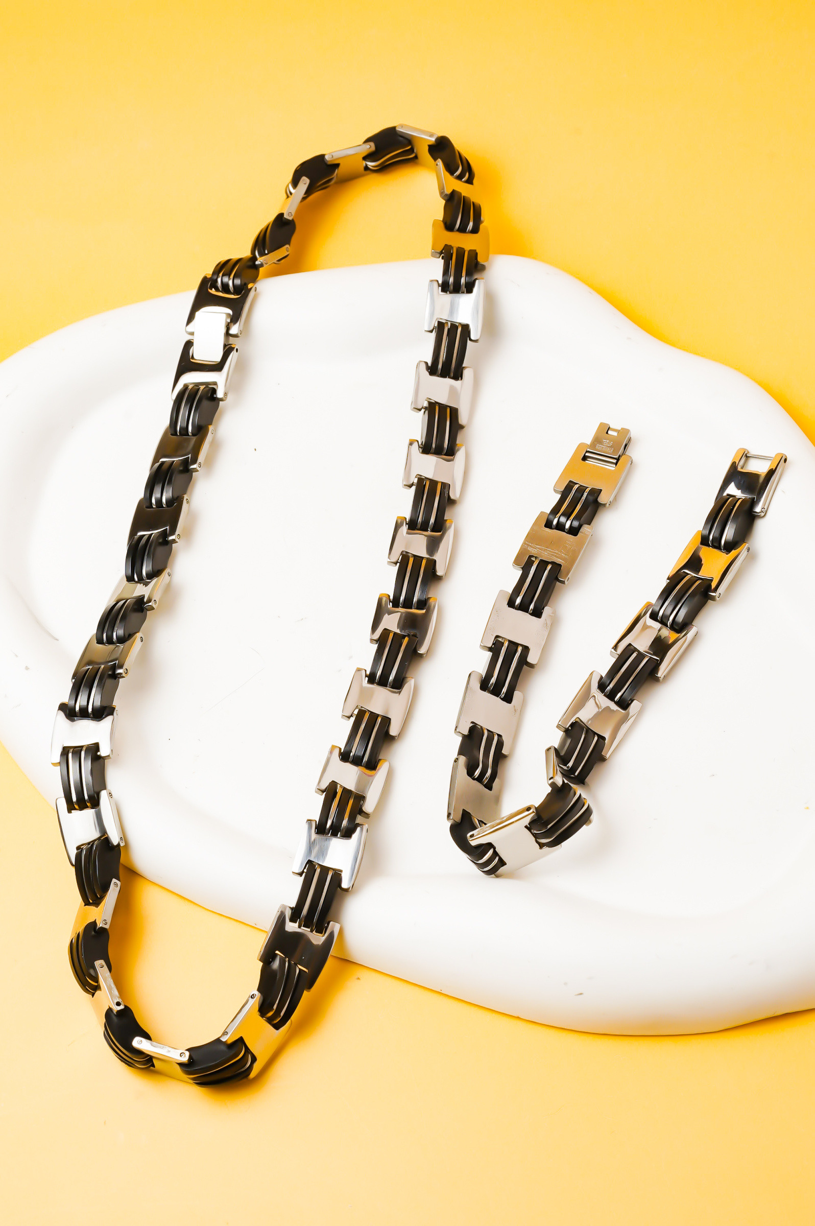 Grossista Ceramik - Set Uomo in Acciaio Inossidabile Nero e Argento - Collana 50 cm e Bracciale 20 cm - Maglie Moderne 12 mm