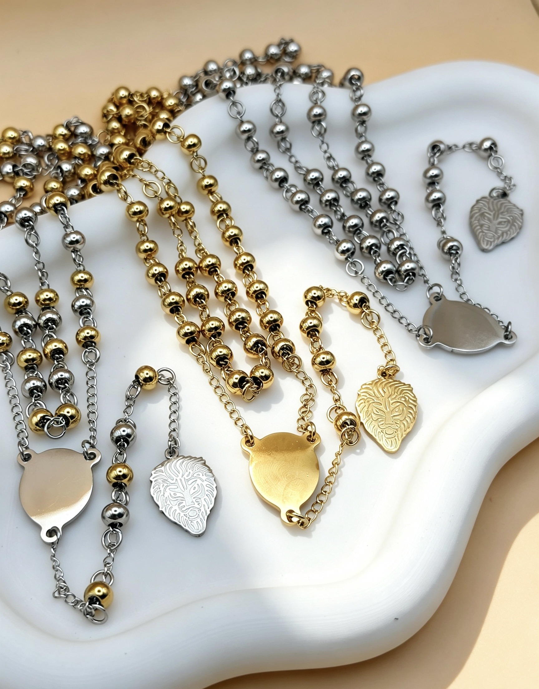 Grossiste Ceramik - Chapelet Perles 6 mm & Pendentif Tête de Lion Sculptée : L'Esprit Sauvage