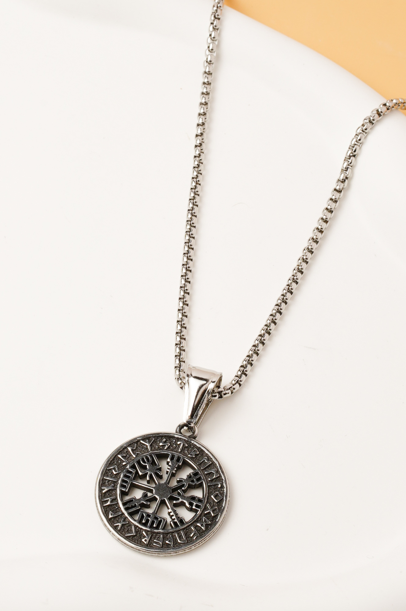 Großhändler Ceramik - Halskette für Herren – Wikinger-Symbol – 55 cm Kette & 2,5 cm Anhänger