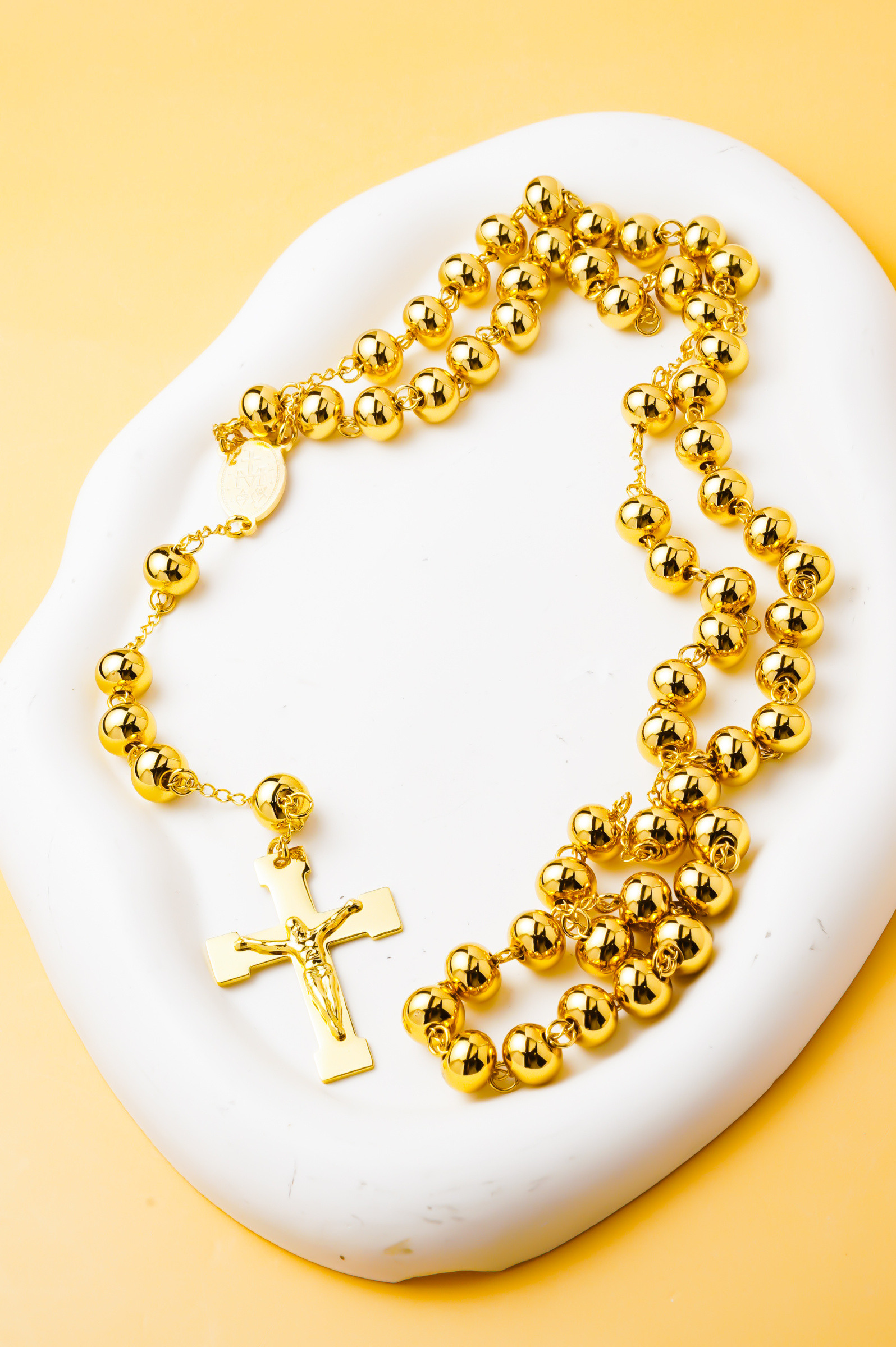 Großhändler Ceramik - Herrenarmband mit Perlen & Edelstahlkreuz 10MM | Gold & Silber