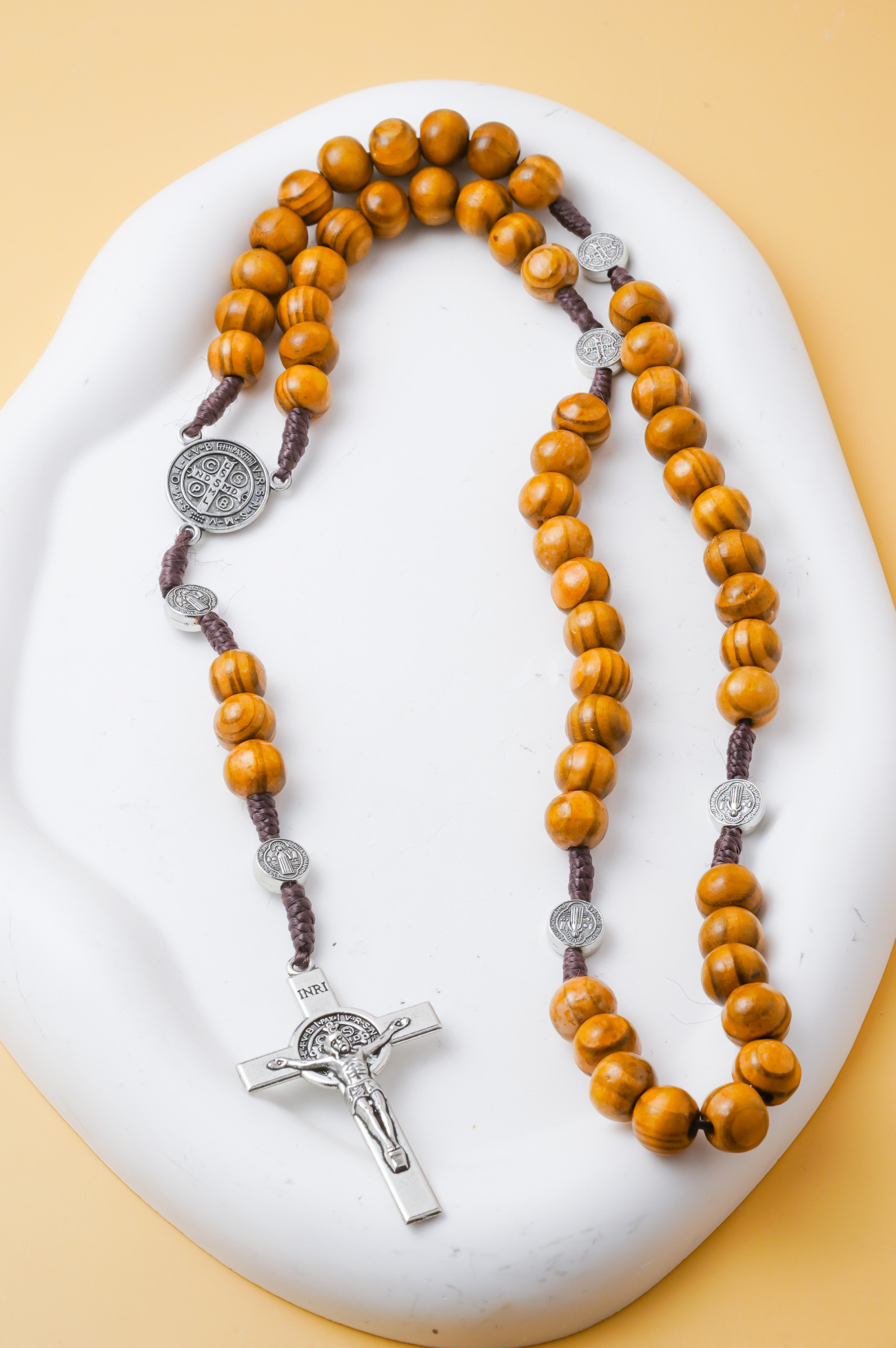 Grossista Ceramik - Collana Uomo colore legno con Croce – 60 cm, Stile Spirituale e Autentico - Croce 5cm - diametro perla 1 cm