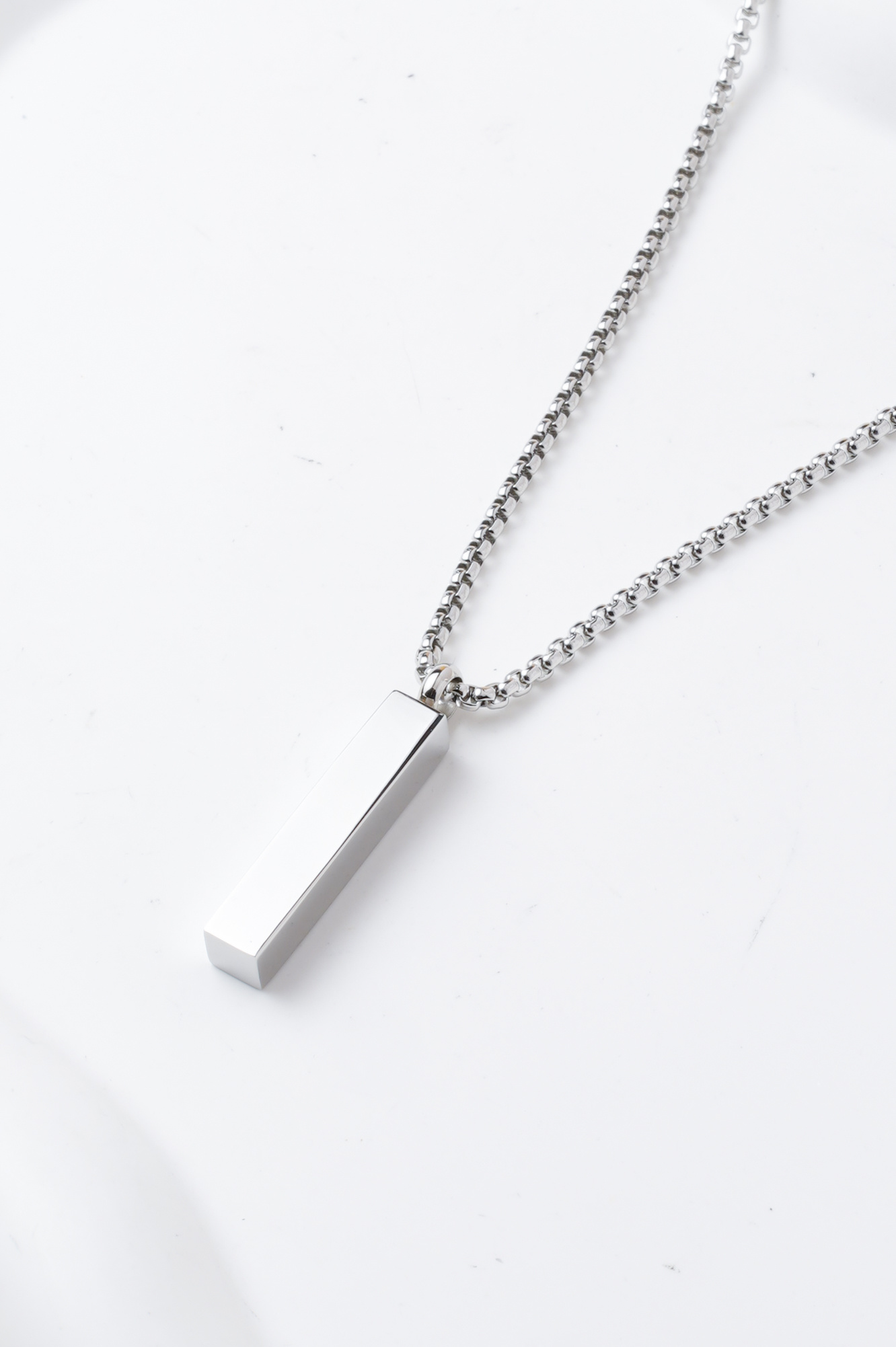 Großhändler Ceramik - Halskette für Herren 55 cm – Silber Edelstahl-Barrenanhänger, moderne Gliederkette, eleganter minimalistischer Schmuck