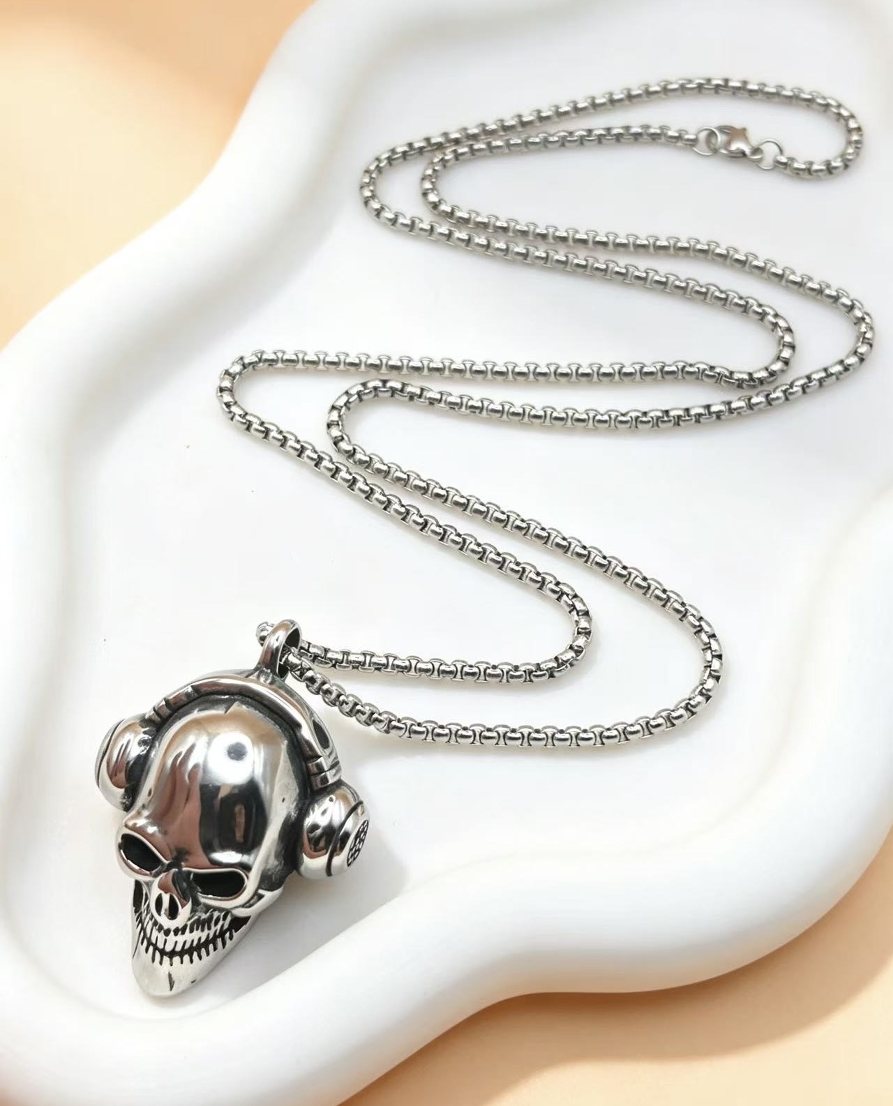Mayorista Ceramik - Collar colgante de calavera con casco - cadena de 60 cm