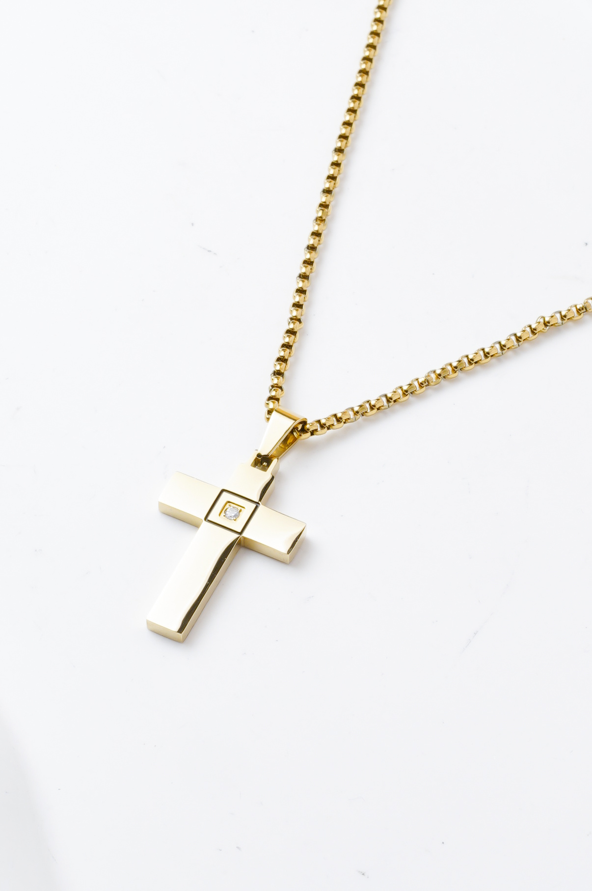 Großhändler Ceramik - Halskette für Herren 55 cm – goldener Kreuzanhänger aus Edelstahl mit Strasssteinen, moderne Gliederkette, eleganter modischer Schmuck