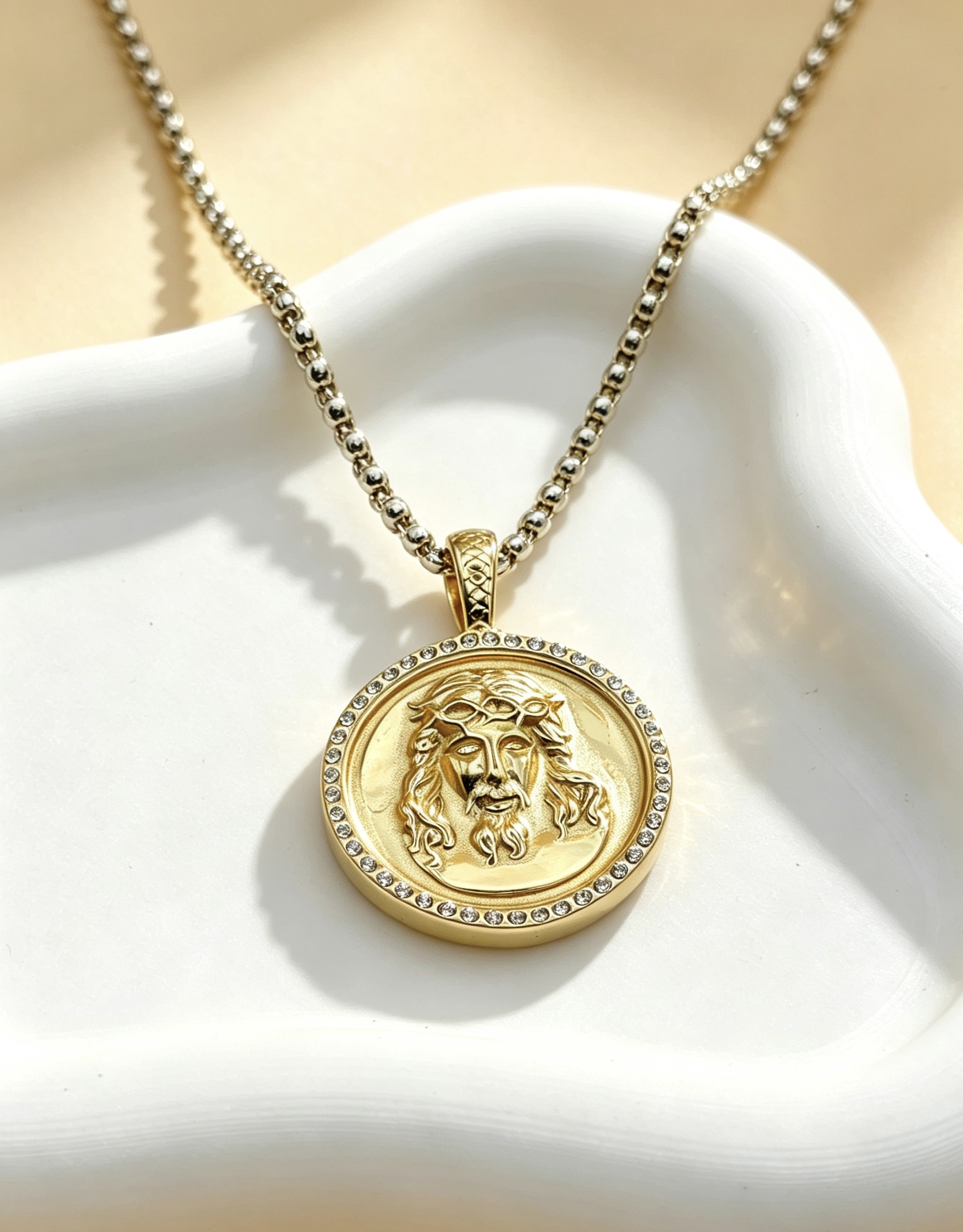 Grossiste Ceramik - Pendentif Homme Acier Inoxydable Médaillon Visage de Jésus & Strass (Taille Unique) – Doré