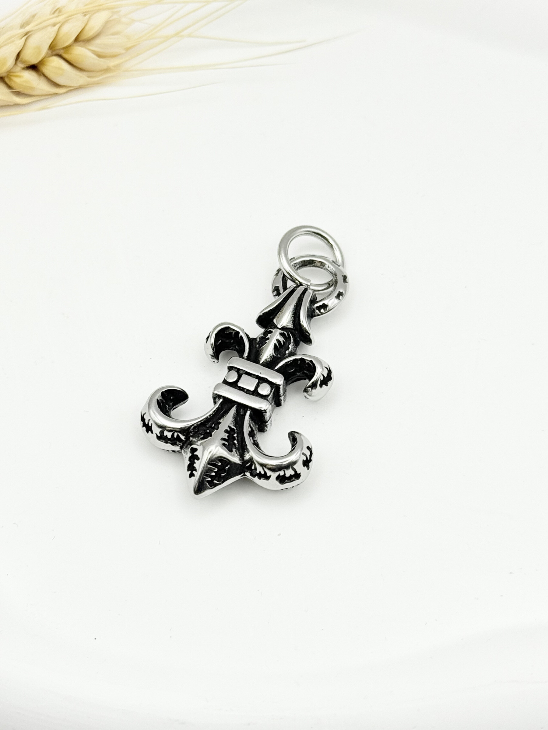 Wholesaler Ceramik - Stainless steel fleur-de-lis pendant Gothic/Medieval style