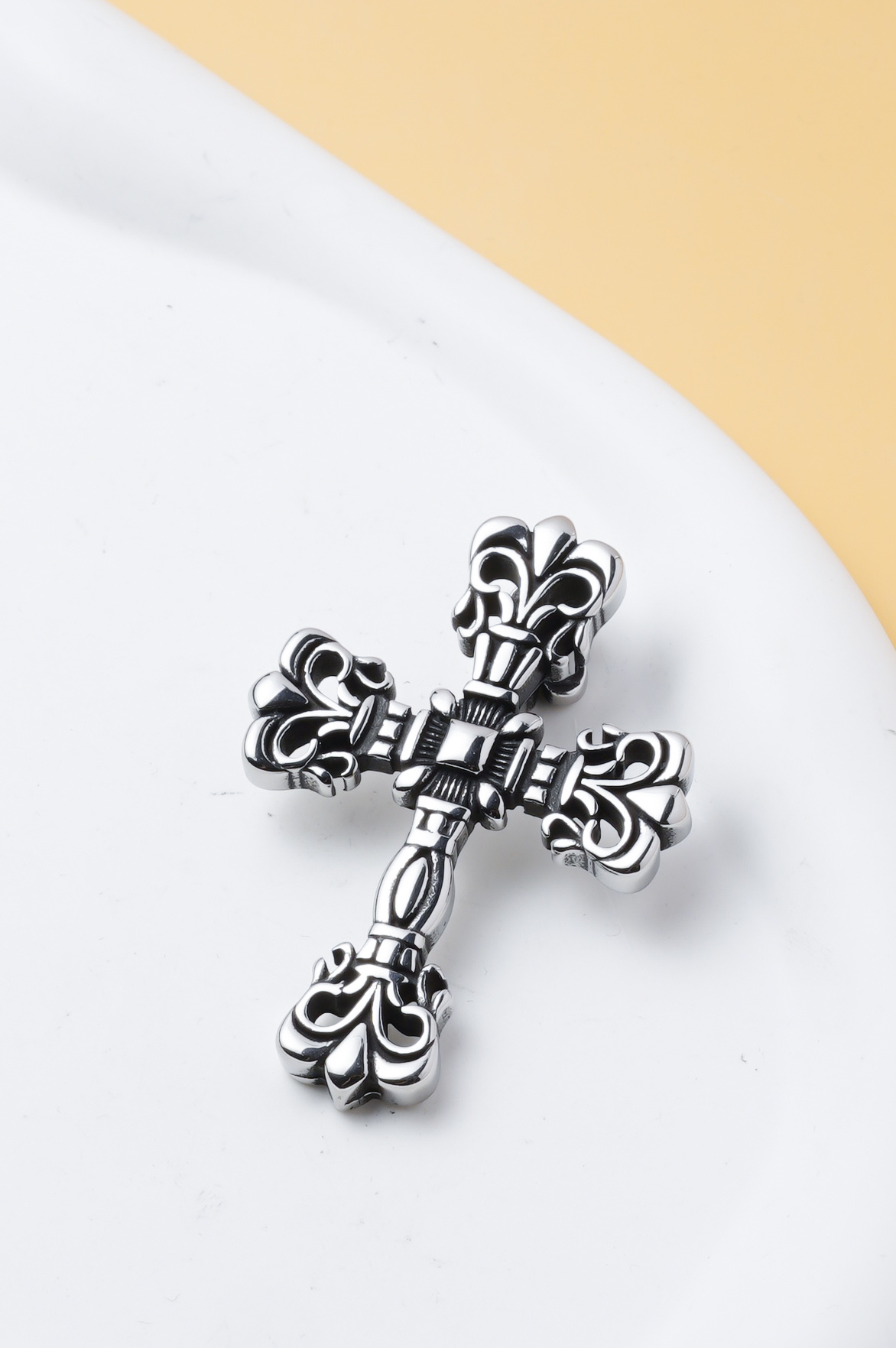 Großhändler Ceramik - Herrenanhänger Kreuz Lilie Edelstahl – eleganter königlicher Schmuck, schicker gotischer Stil, OHNE Kette