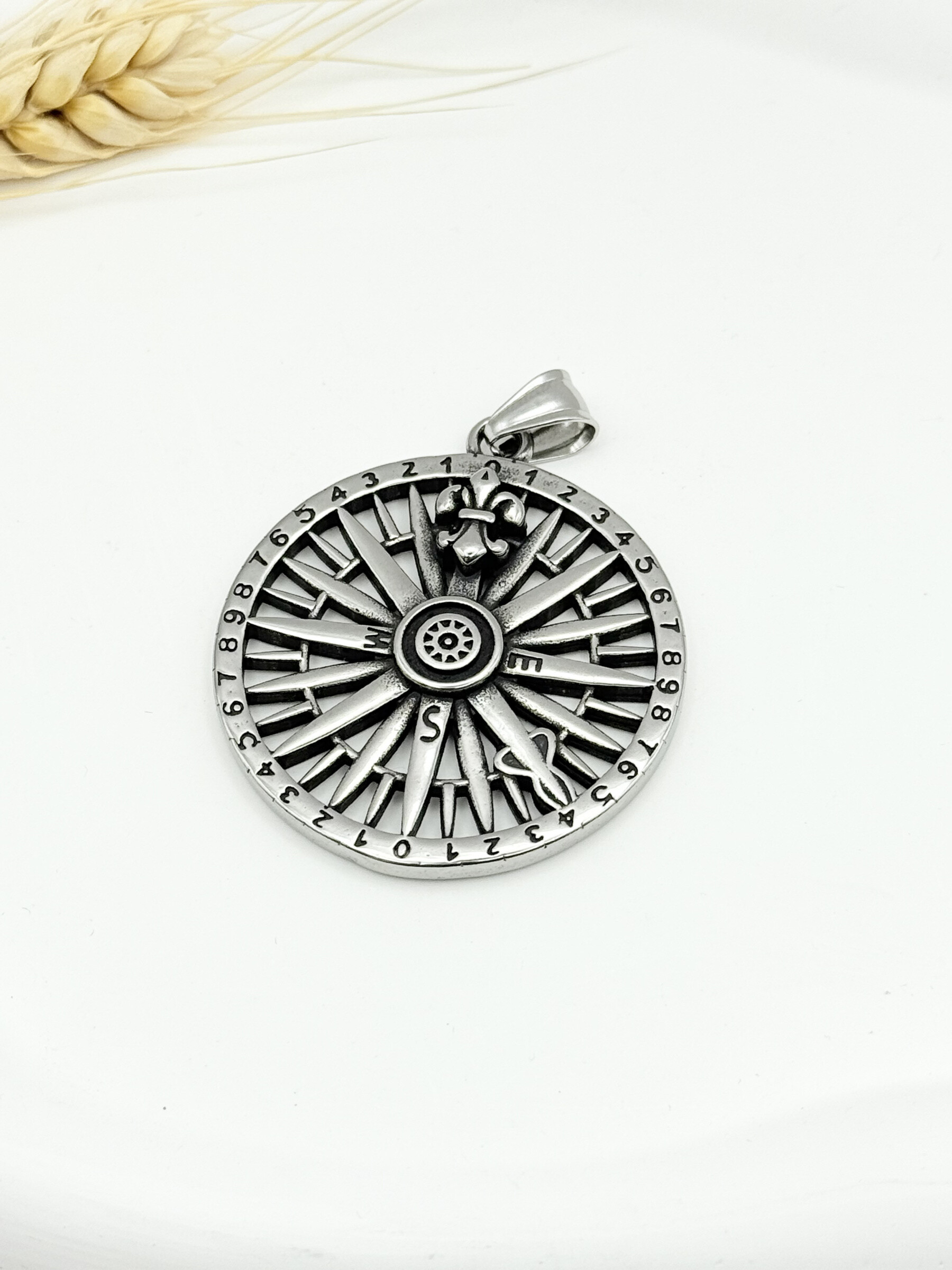 Wholesaler Ceramik - Stainless Steel Compass Pendant - Adventurer Style