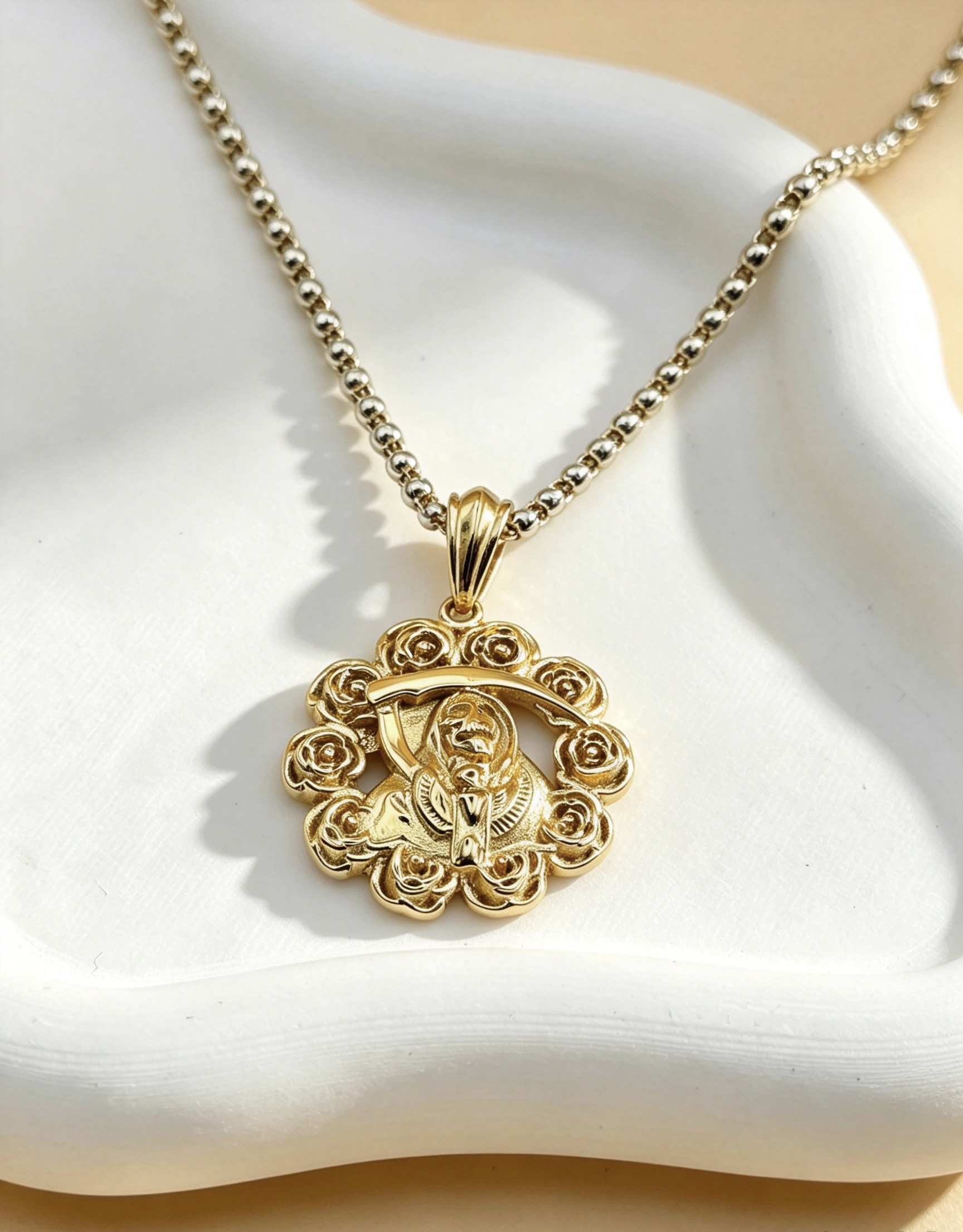 Grossiste Ceramik - Collier Pendentif Santa Muerte — Motif Roses & Faux