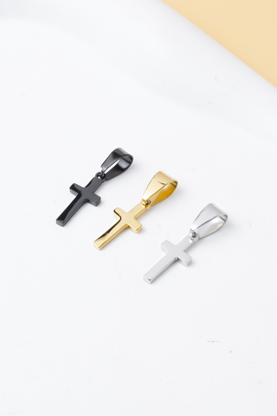 Großhändler Ceramik - Herrenanhänger Kreuz aus Edelstahl – schwarz, gold, silber – ohne Kette – 8x17 mm – minimalistischer Schmuck