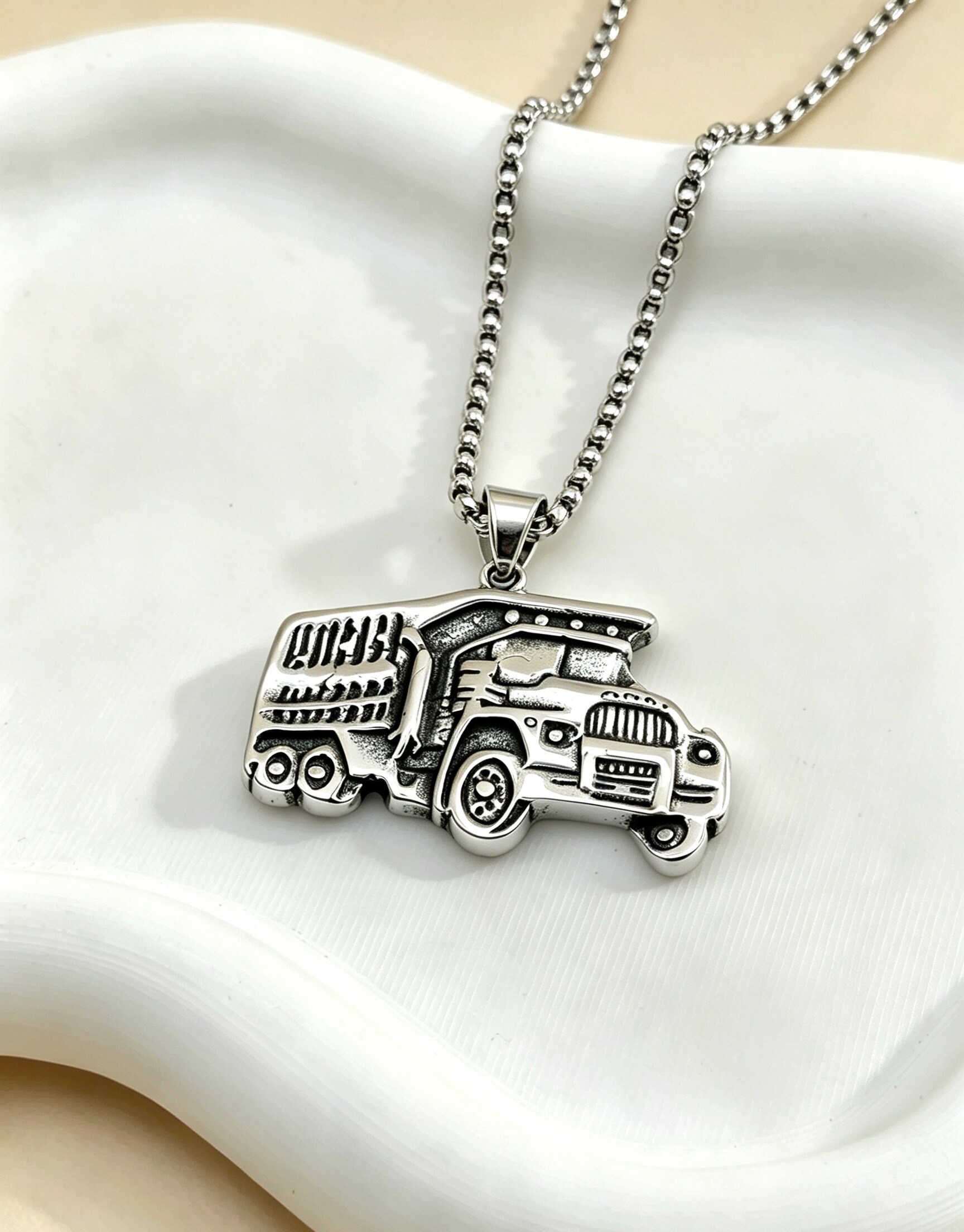 Grossiste Ceramik - Collier  Homme Acier Inoxydable Motif Camion Bène (Taille Unique)