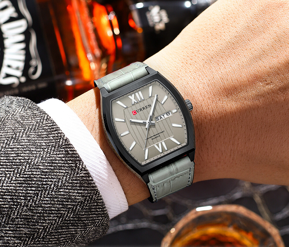 Wholesaler CURREN - Trendy man curreno with steel bracelet water resistant