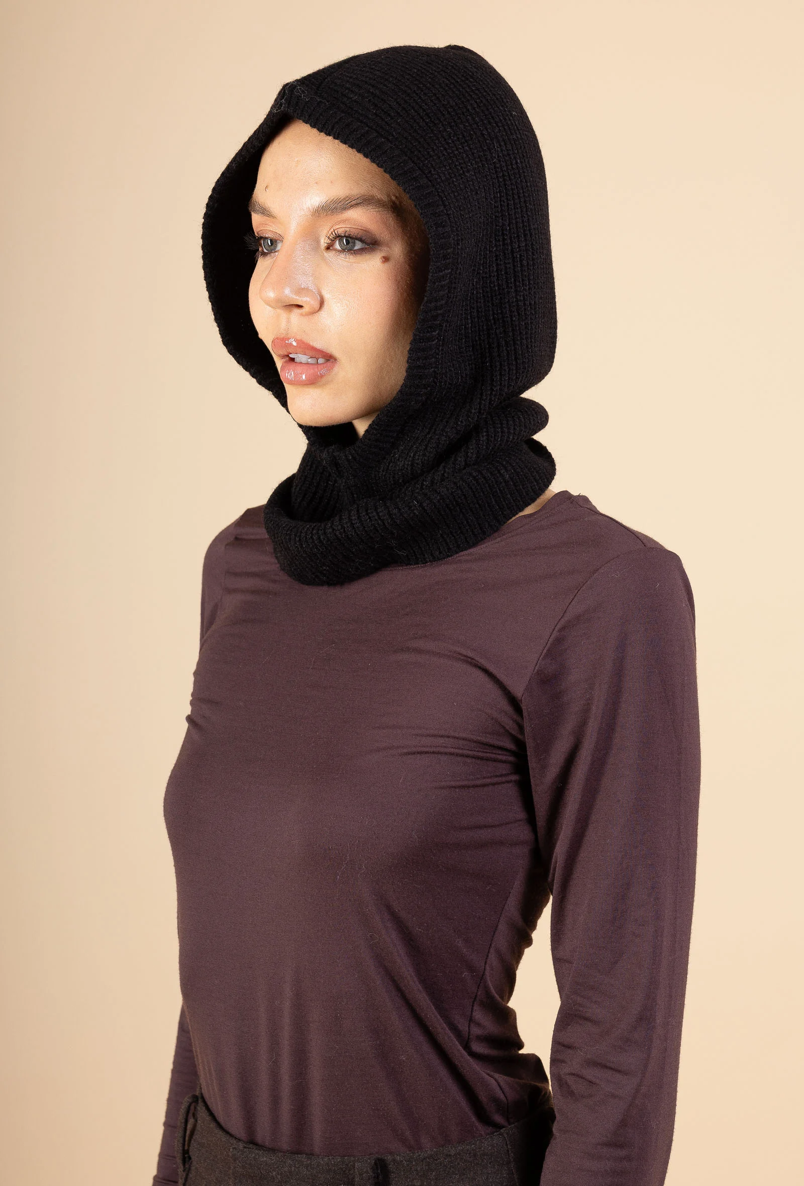 Cagoule noir pour homme, 100% acrylique, idéale pour l'automne/hiver, collection 2025/2026.