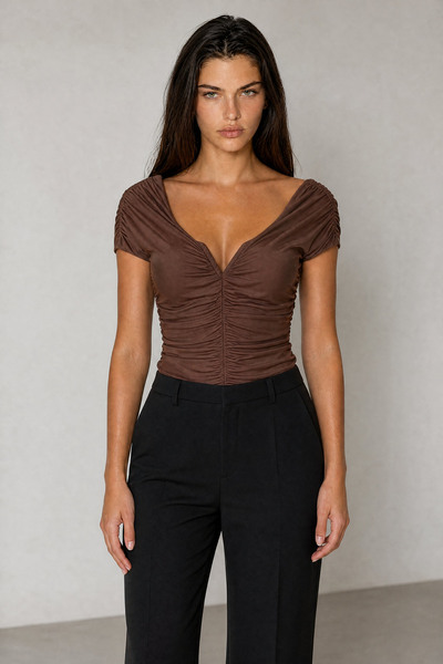 Grossiste FASHION SELECT x VDR - Body épaules dénudées à fronces Grossiste FASHION SELECT x VDR - Body épaules dénudées à fronces