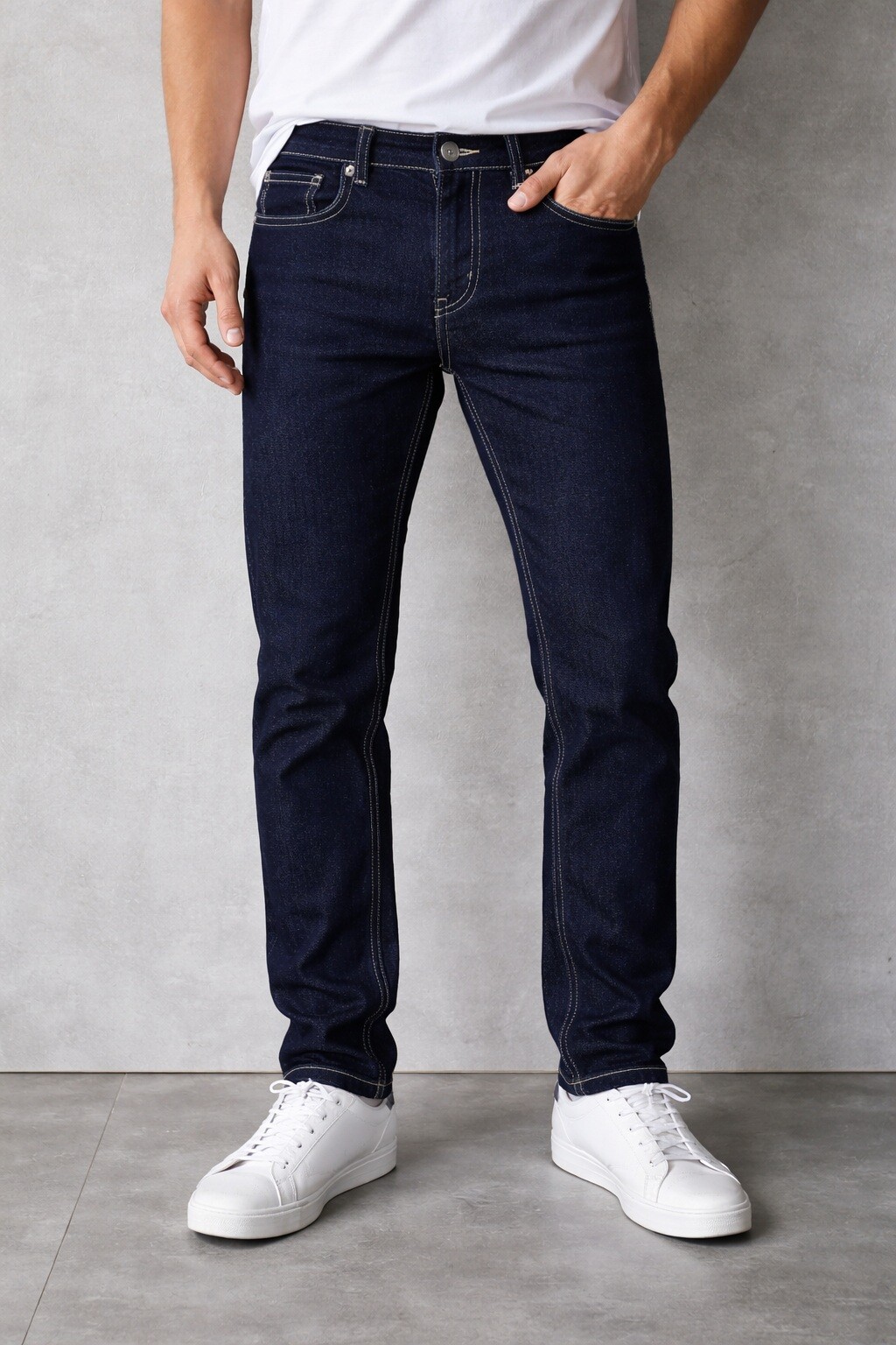 Großhändler FIVE EVER - DUNKELBLAUE ROH-SCHLANKSCHNITT-JEANS PREMIUMQUALITÄT