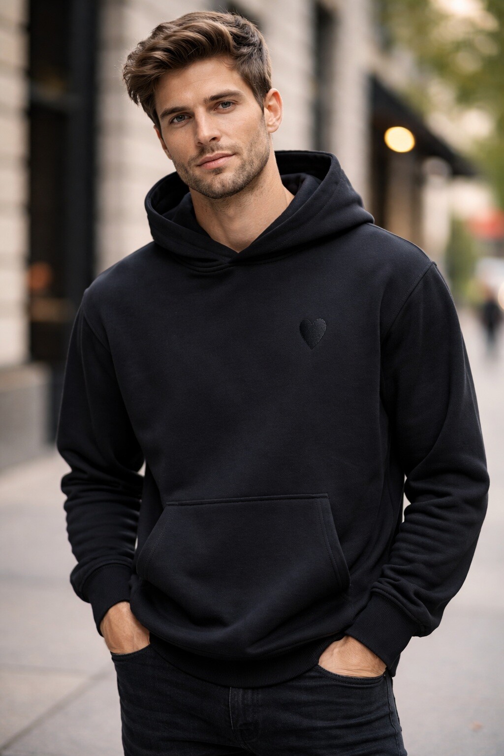 Großhändler FIVE EVER - Kapuzenpullover mit gesticktem Herz aus 100% PREMIUM-Baumwolle