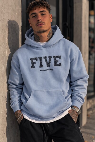 Großhändler FIVE EVER - Dicker Kapuzenpullover mit kuscheligem Fleecefutter Großhändler FIVE EVER - Dicker Kapuzenpullover mit kuscheligem Fleecefutter