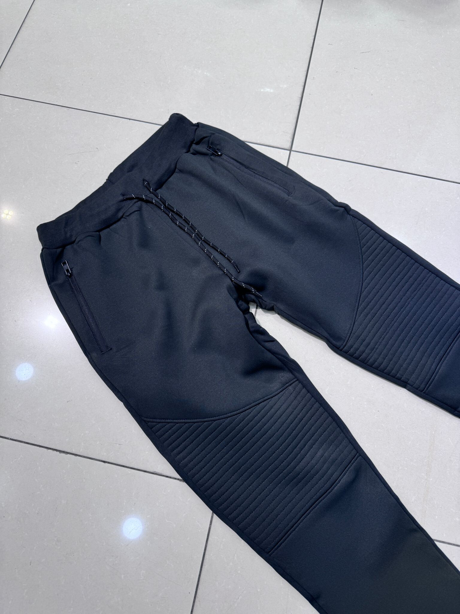 Grossista Forbest - Pantaloni in felpa con dettagli a righe