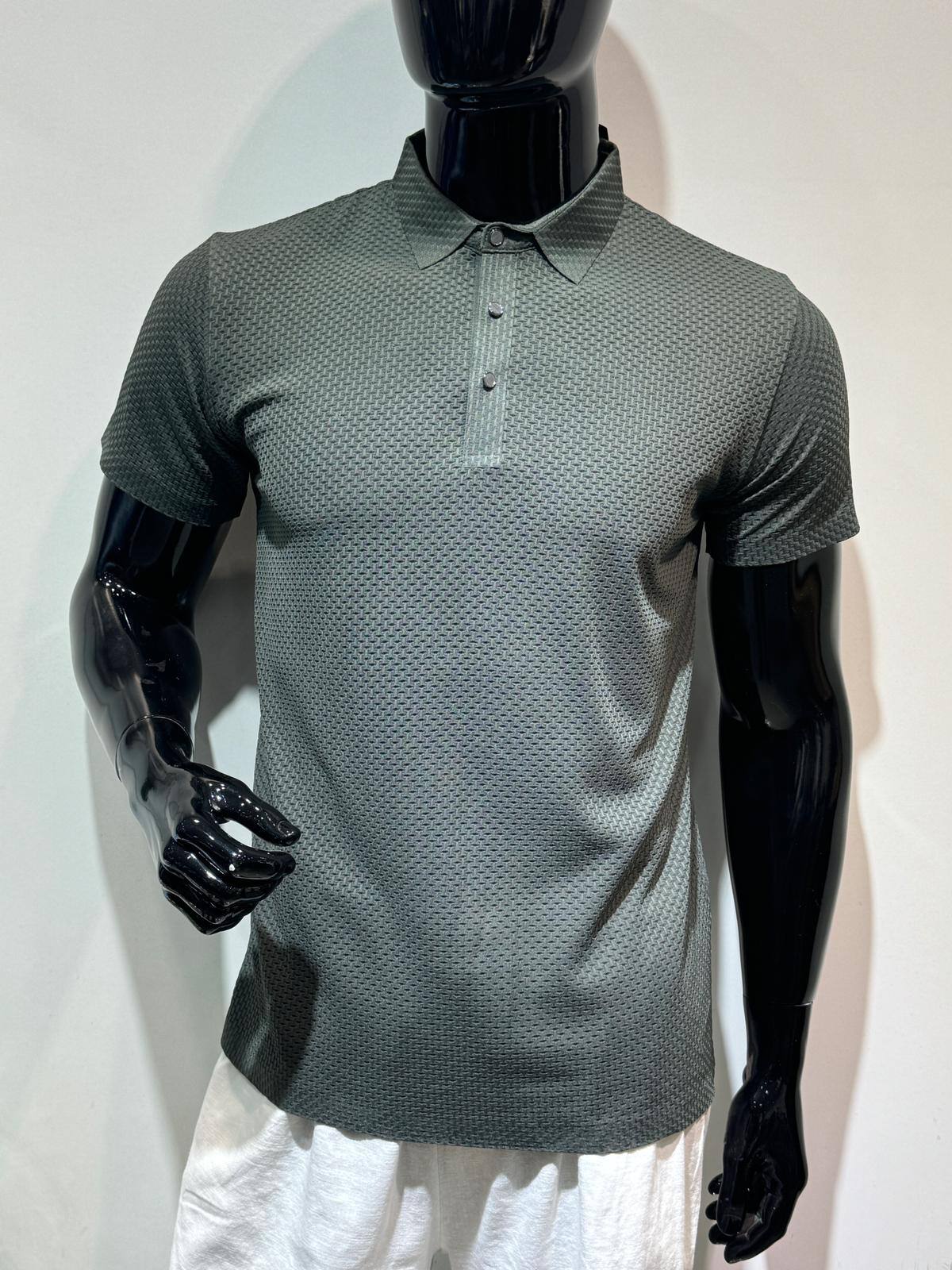 Grossista Forbest - Polo elasticizzato con motivo in rilievo per uomo
