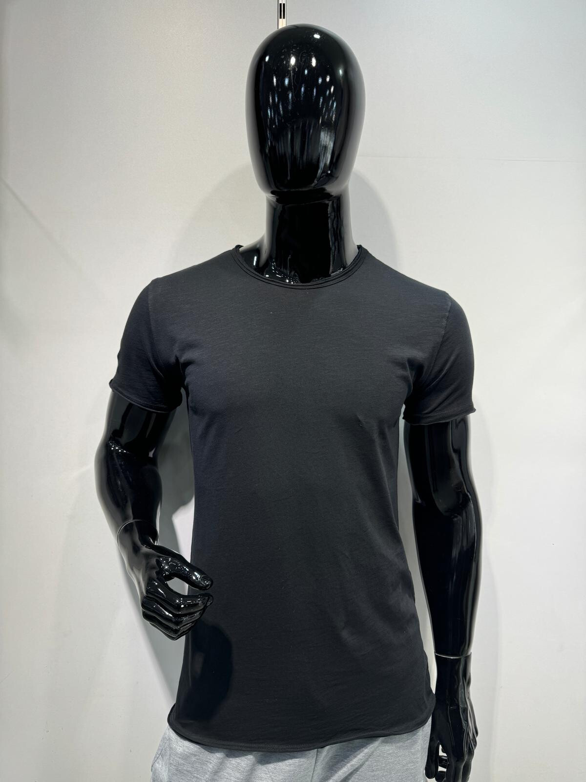 Großhändler Forbest - Leichtes einfarbiges kurzärmeliges T-Shirt für Herren aus Baumwolle