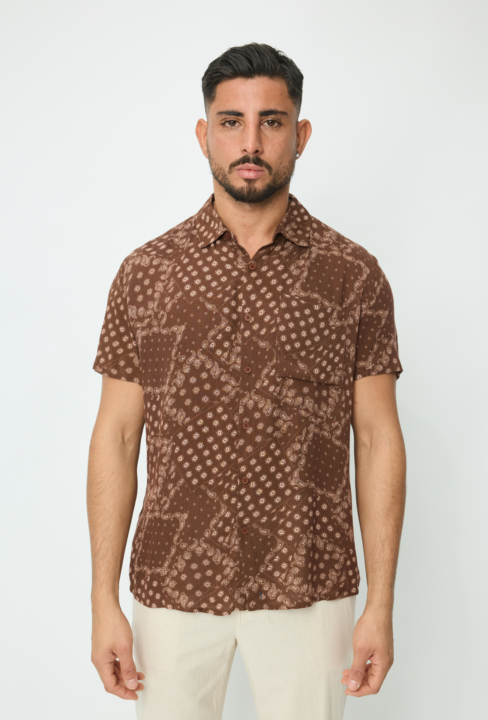 Grossiste Frilivin - Chemise décontractée à imprimé bandana manches courtes