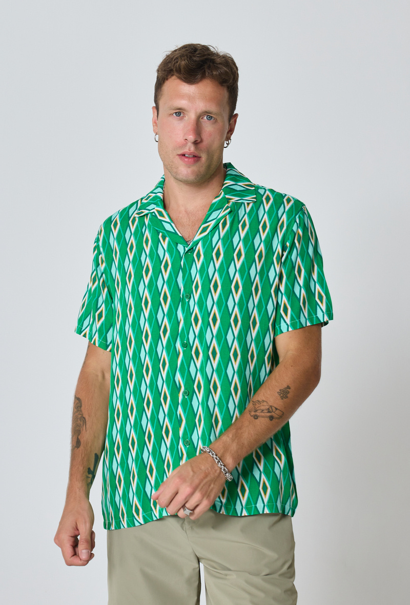Grossiste Frilivin - Chemise manche courte a motif géométrique