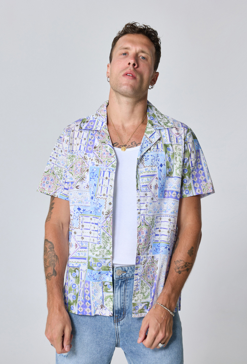 Wholesaler Frilivin - Short-sleeved shirt with abstract patterns