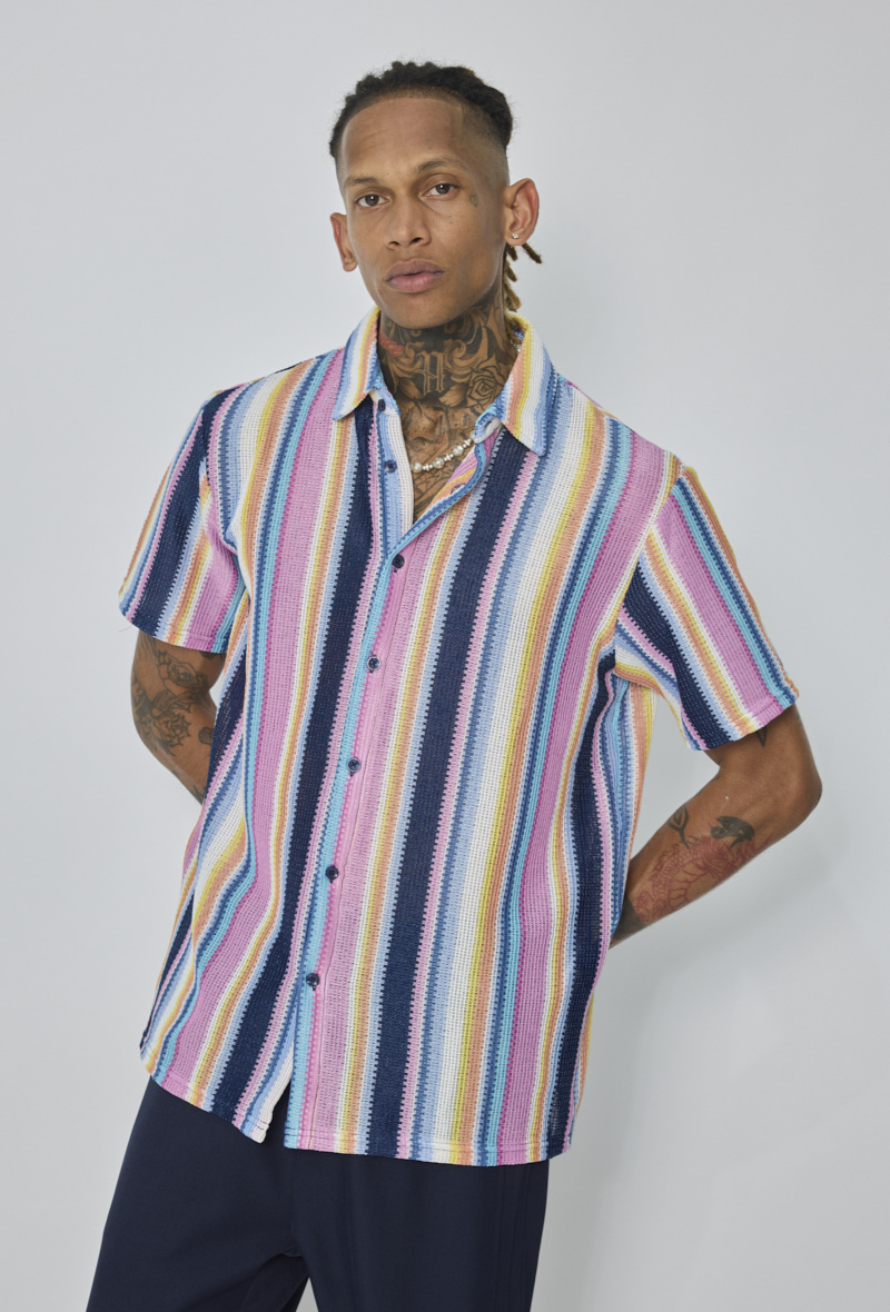 Mayorista Frilivin - Camisa de manga corta, estampado a rayas, corte relajado.