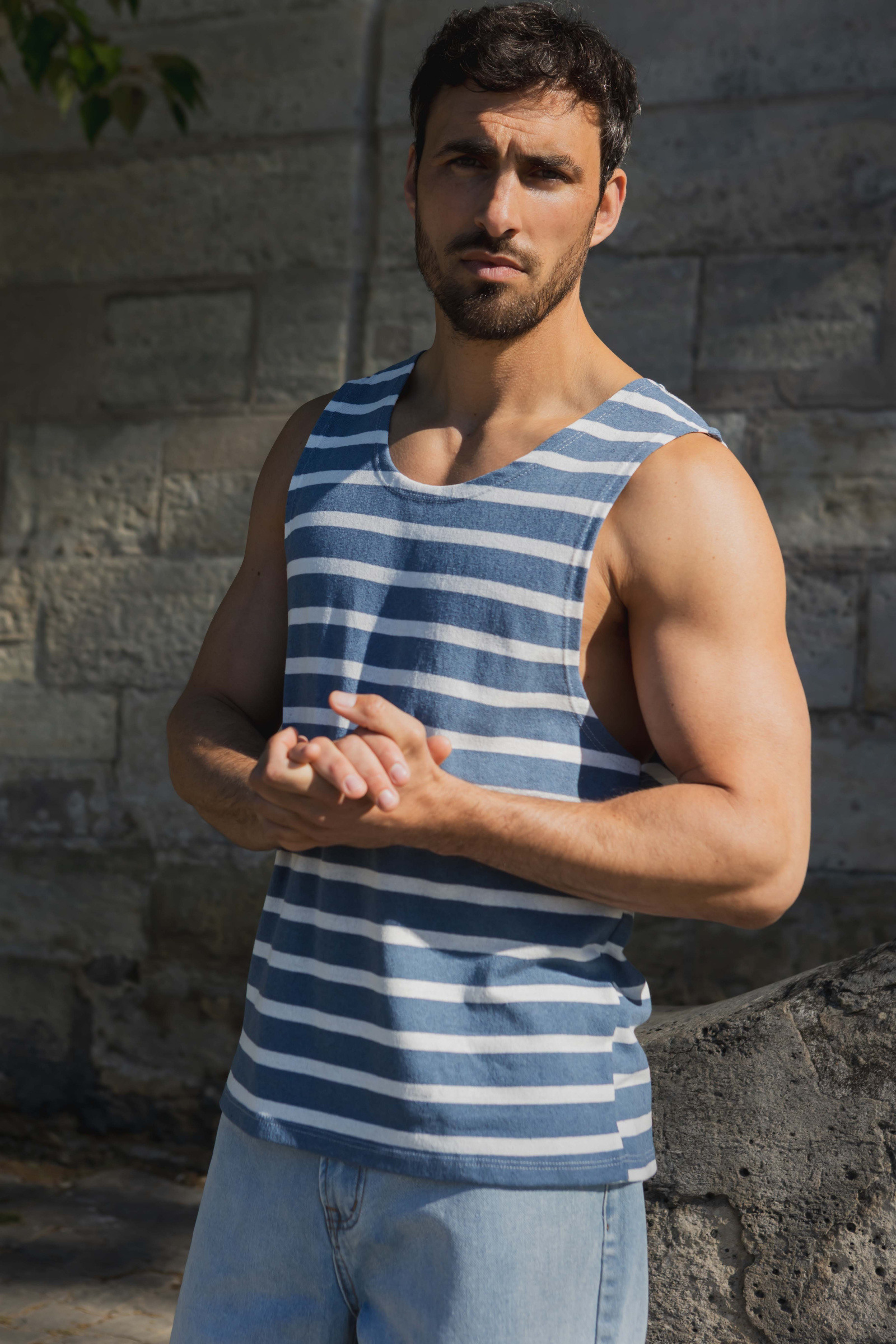 Großhändler Frilivin - Marineblaues Tanktop mit weißen Streifen