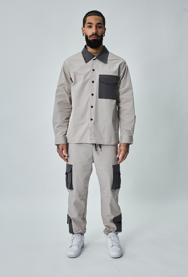 Großhändler Frilivin - Zweifarbiges Set aus Utility-Jacke und Cargohose