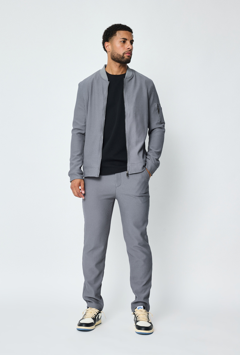 Großhändler Frilivin - Schlichtes Set aus Jacke und Hose