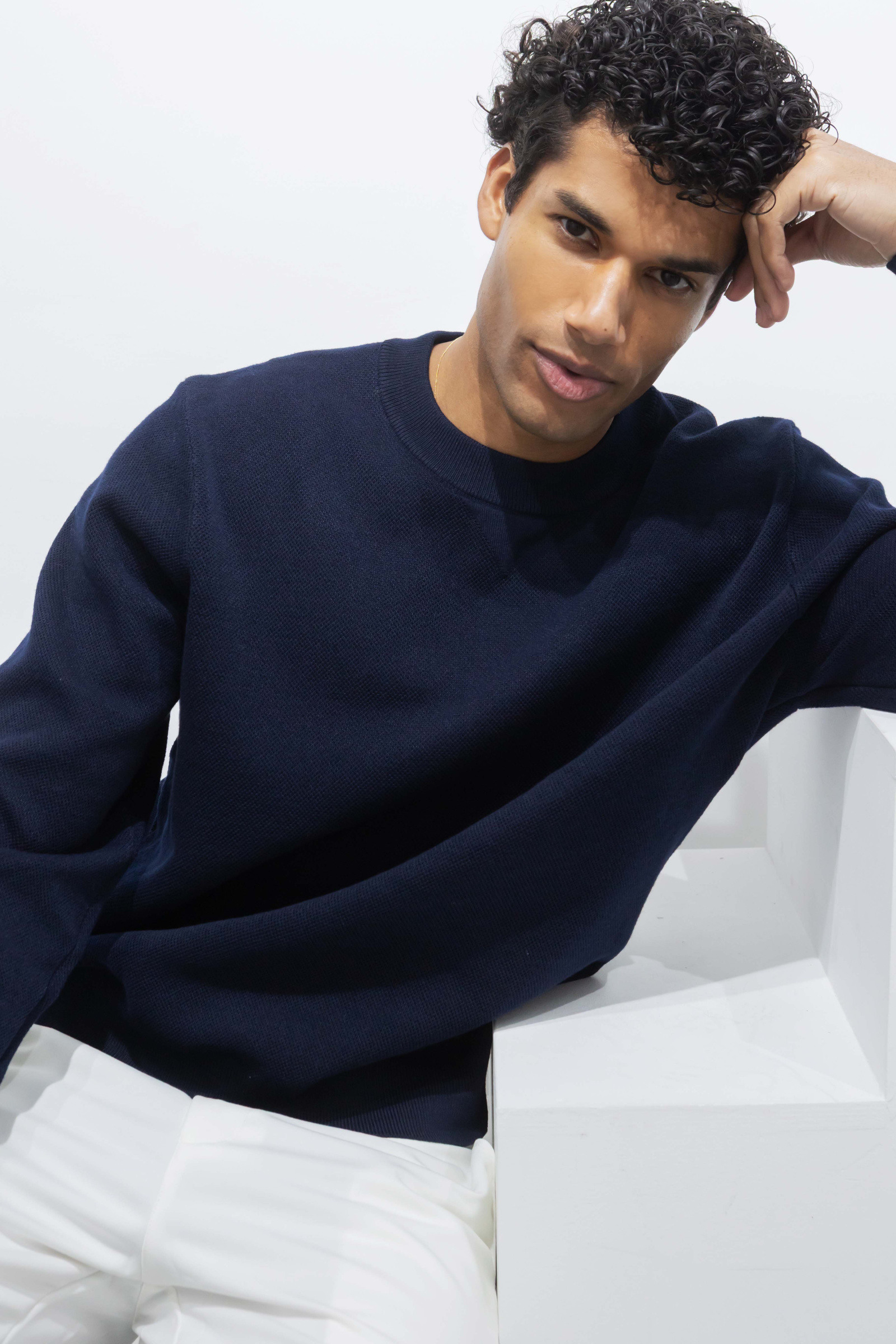 Großhändler Frilivin - Marineblauer Rundhals-Pullover