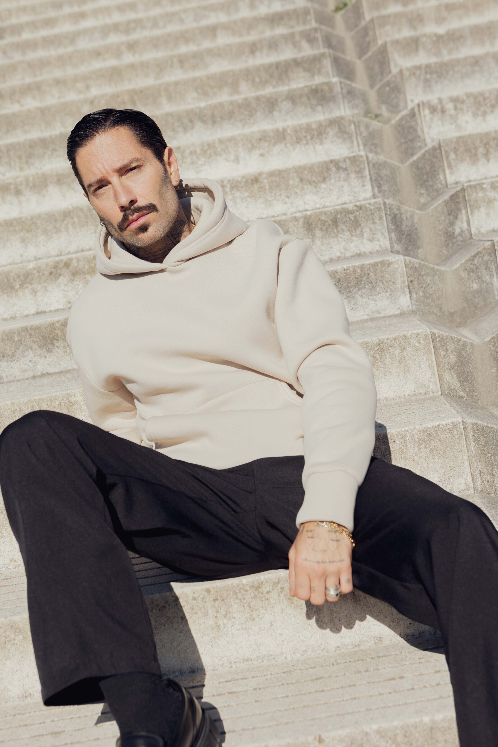 Mayorista Frilivin - Sudadera con capucha lisa