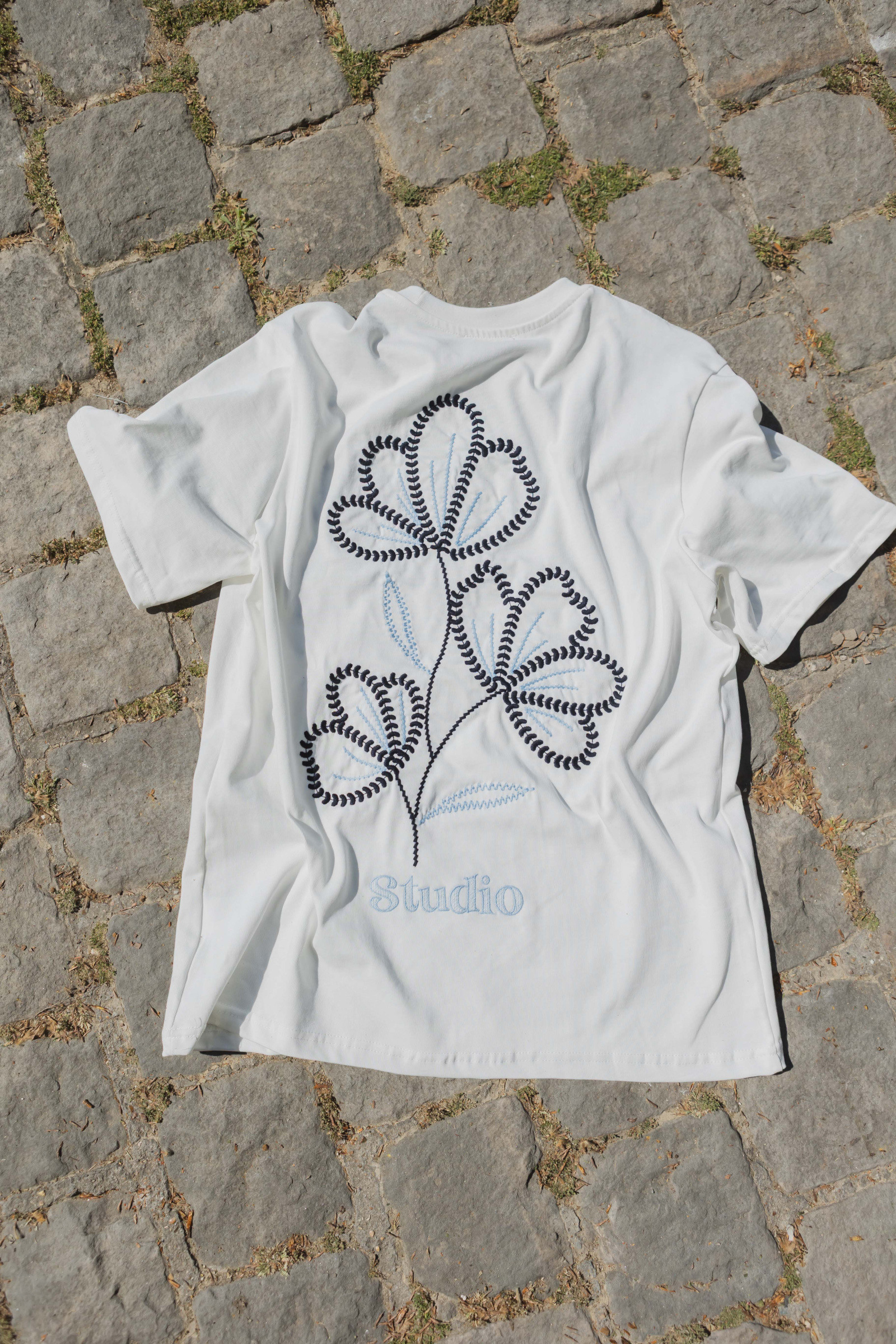 Grossista Frilivin - T-shirt a maniche corte con ricamo
