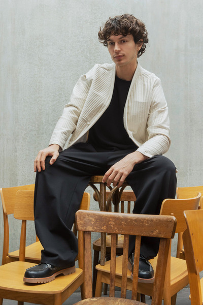 Großhändler Frilivin - Jacke, gesteppt, Verschlüsse. Großhändler Frilivin - Jacke, gesteppt, Verschlüsse.