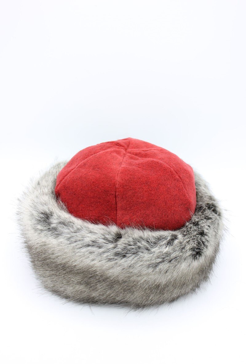 Wholesaler Hologramme Paris - Portugal toque in water-repellent polyester with synthetic fur