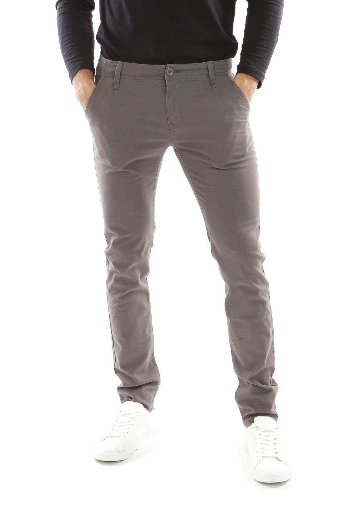 Discover our men's chino pants, a wardrobe essential. With Italian pockets and a sleek design, these pants offer timeless elegance. Made from cotton with a hint of elastane, they combine comfort and style. Available in true sizes, you're sure to find the perfect fit. Comfortable and trendy, these pants are perfect for any occasion, whether for work or leisure. Choose these pants for both style and ease, ensuring a flawless look anytime.