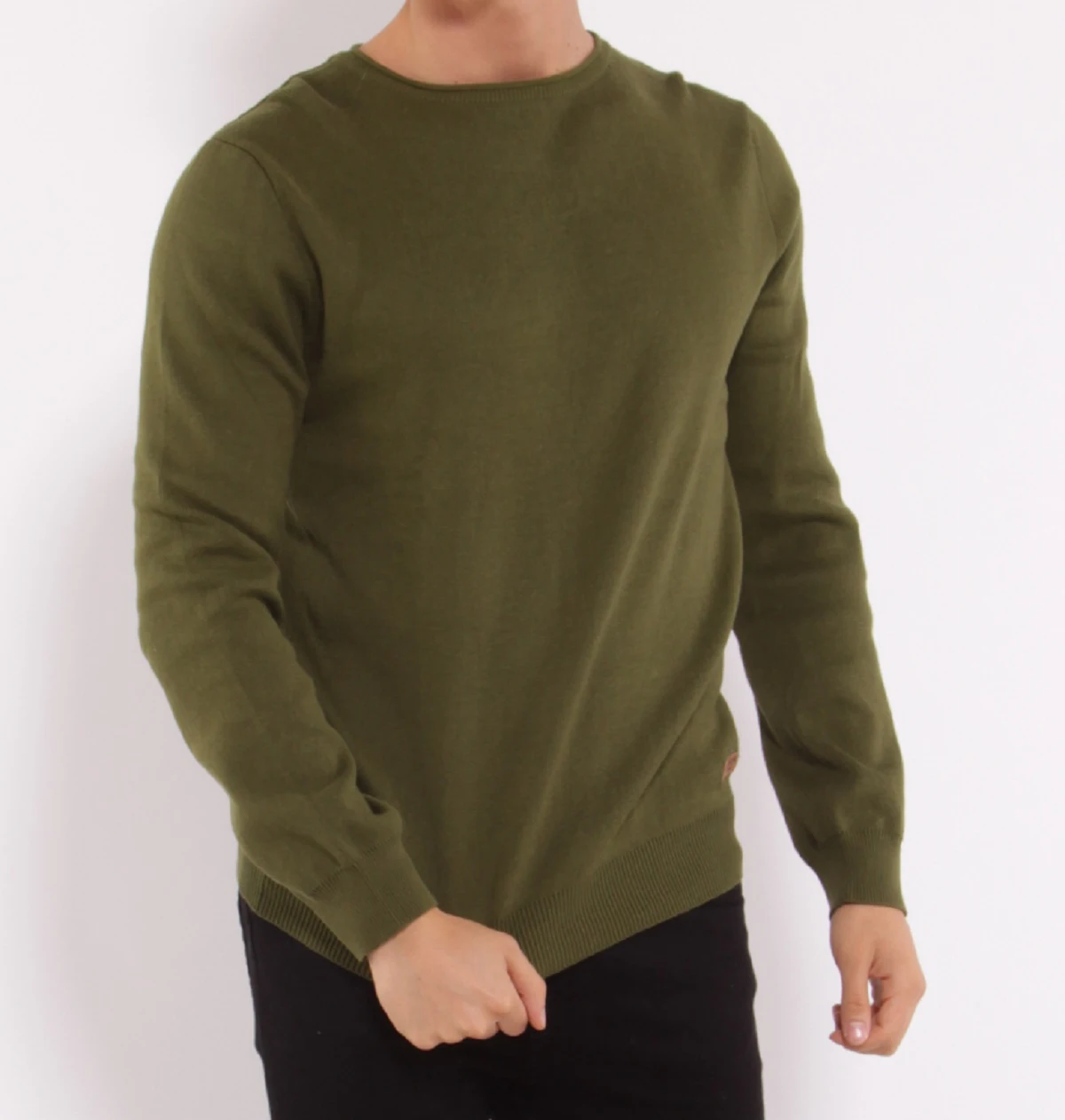 Pull uni homme
Col rond classique et élégant
100 % coton : doux et respirant
Confortable et polyvalent
Style intemporel pour toutes occasions
